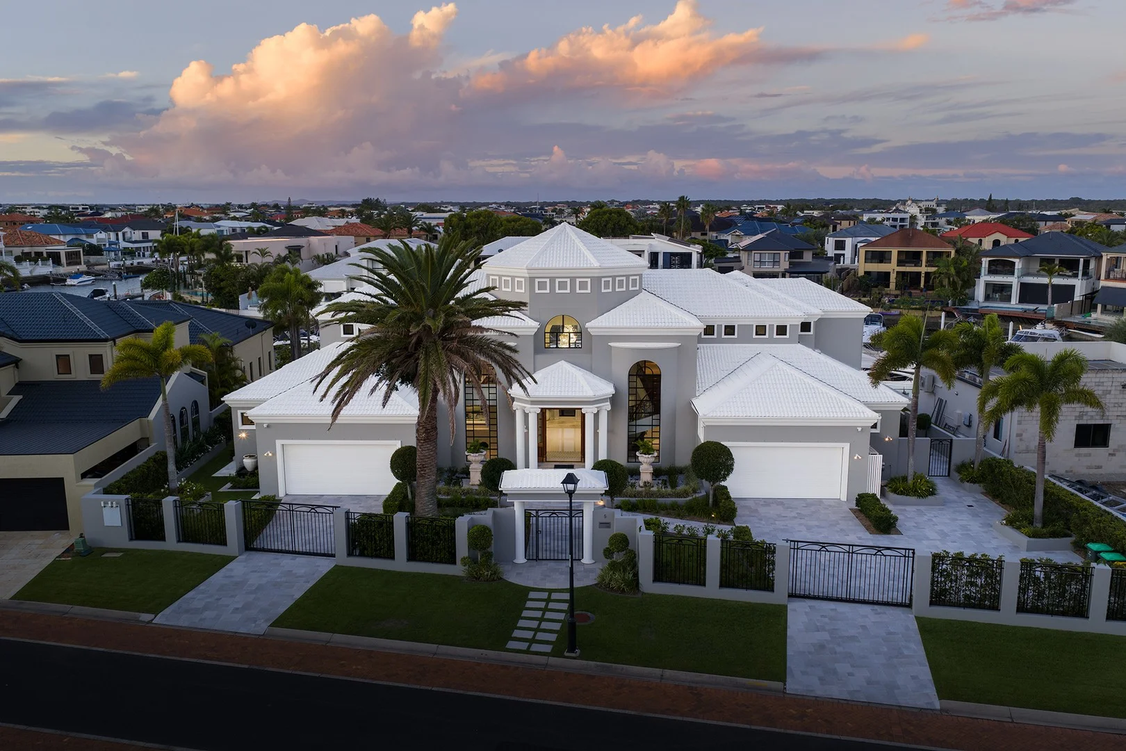 5-7 Queen Guineveres Place, Sovereign Islands QLD 4216