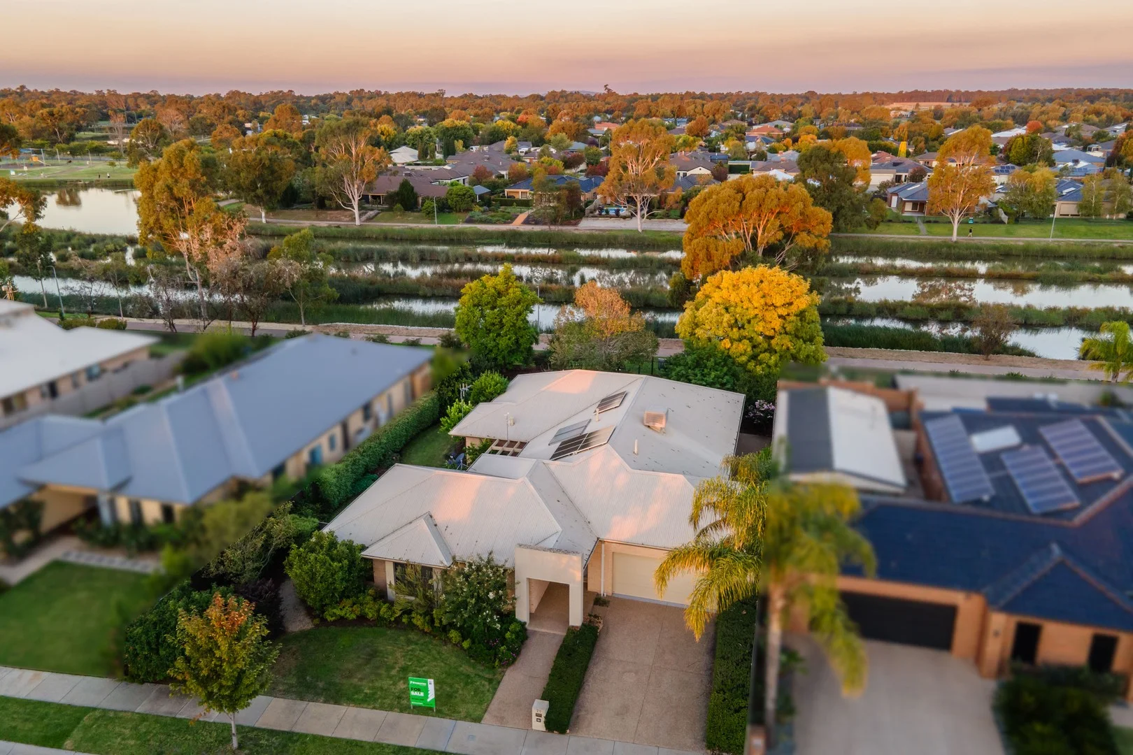 21 Nillahcootie Crescent, Kialla VIC 3631