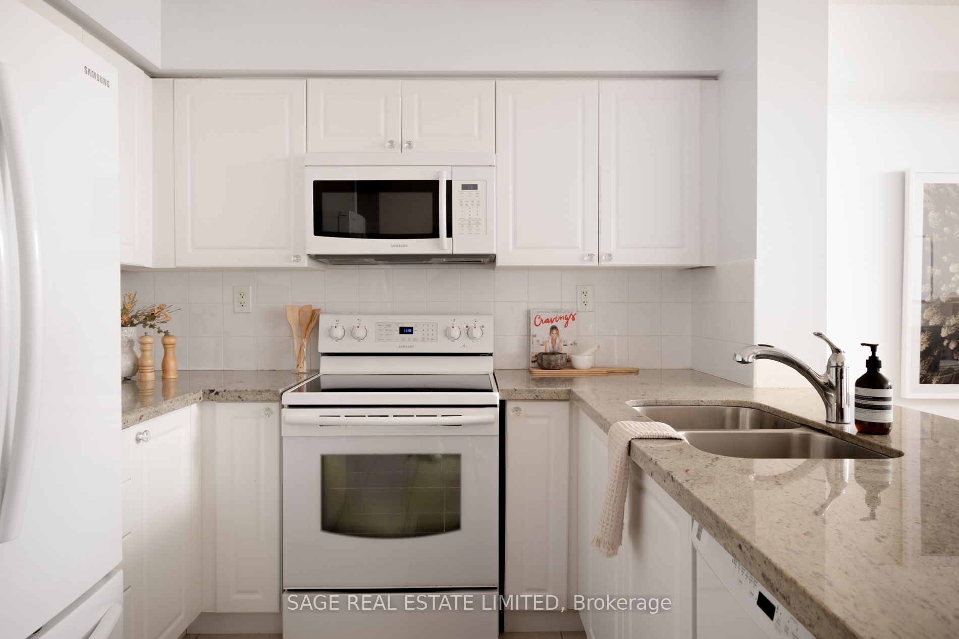 Additional image 3 of 1604-5 Michael Power Place, Toronto, ON, M9A 0A3