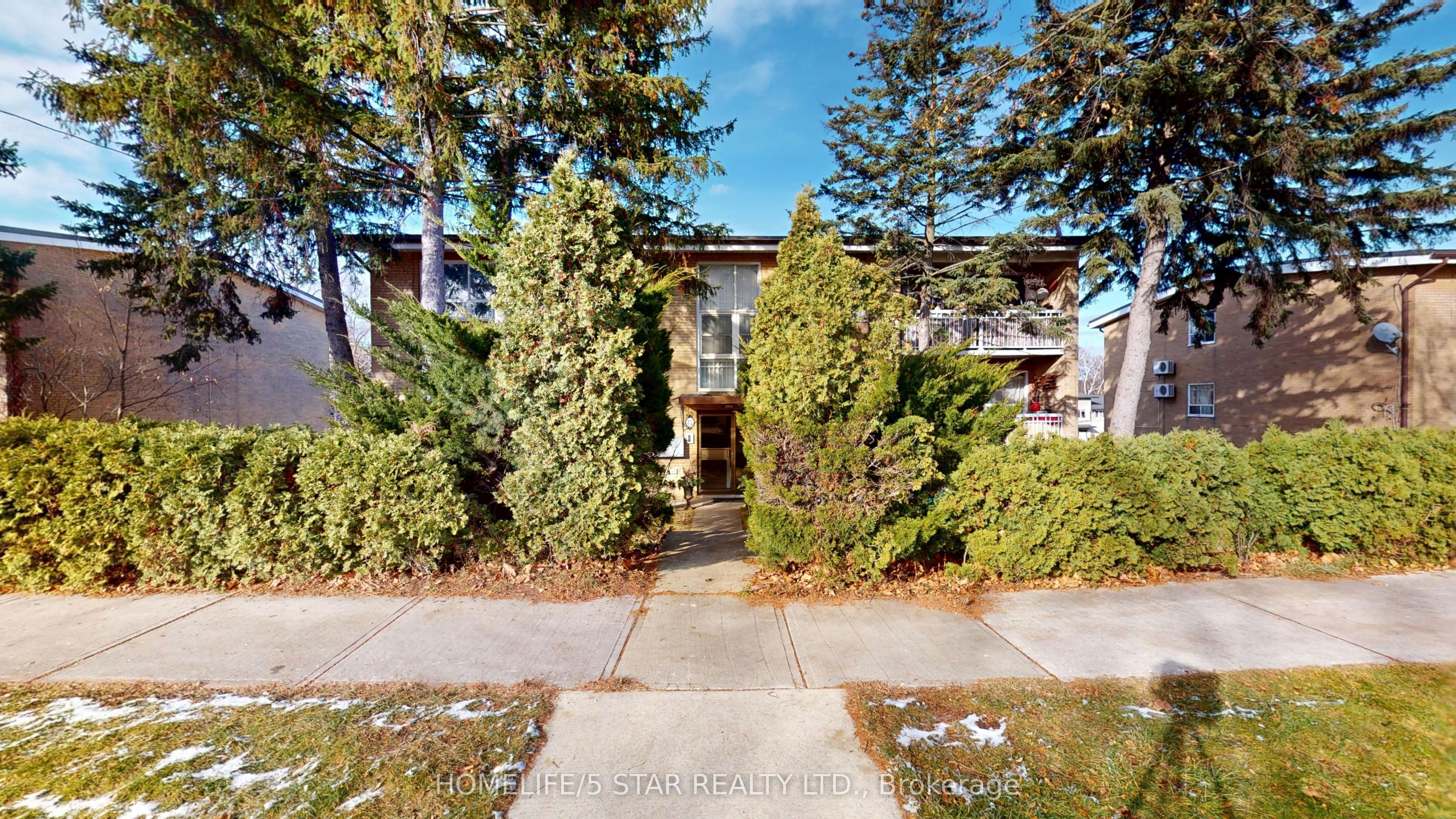 6-52 Waniska Avenue, Toronto, ON, M8Y 1P9