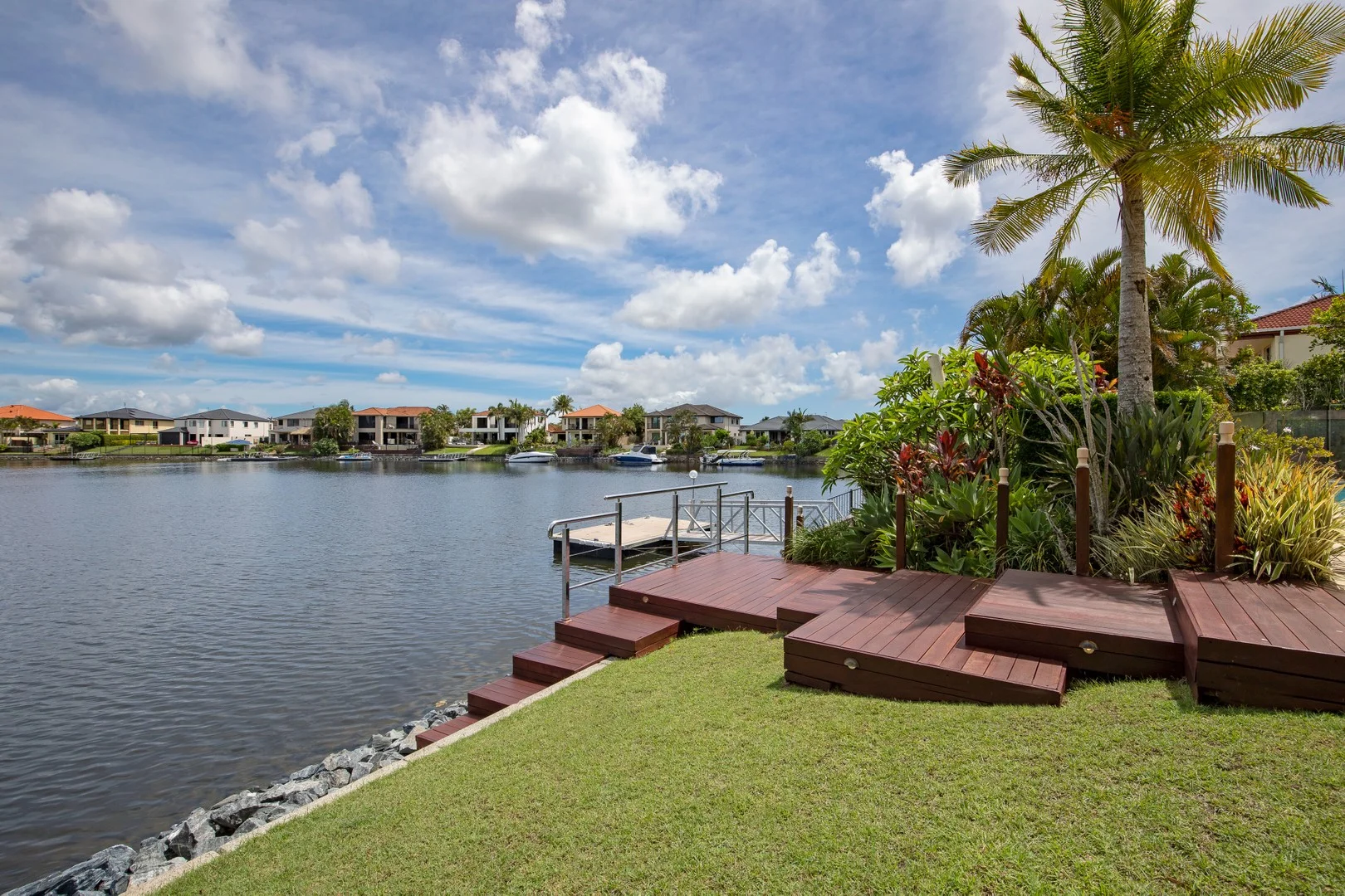 37 Oyster Cove Promenade, Helensvale QLD 4212
