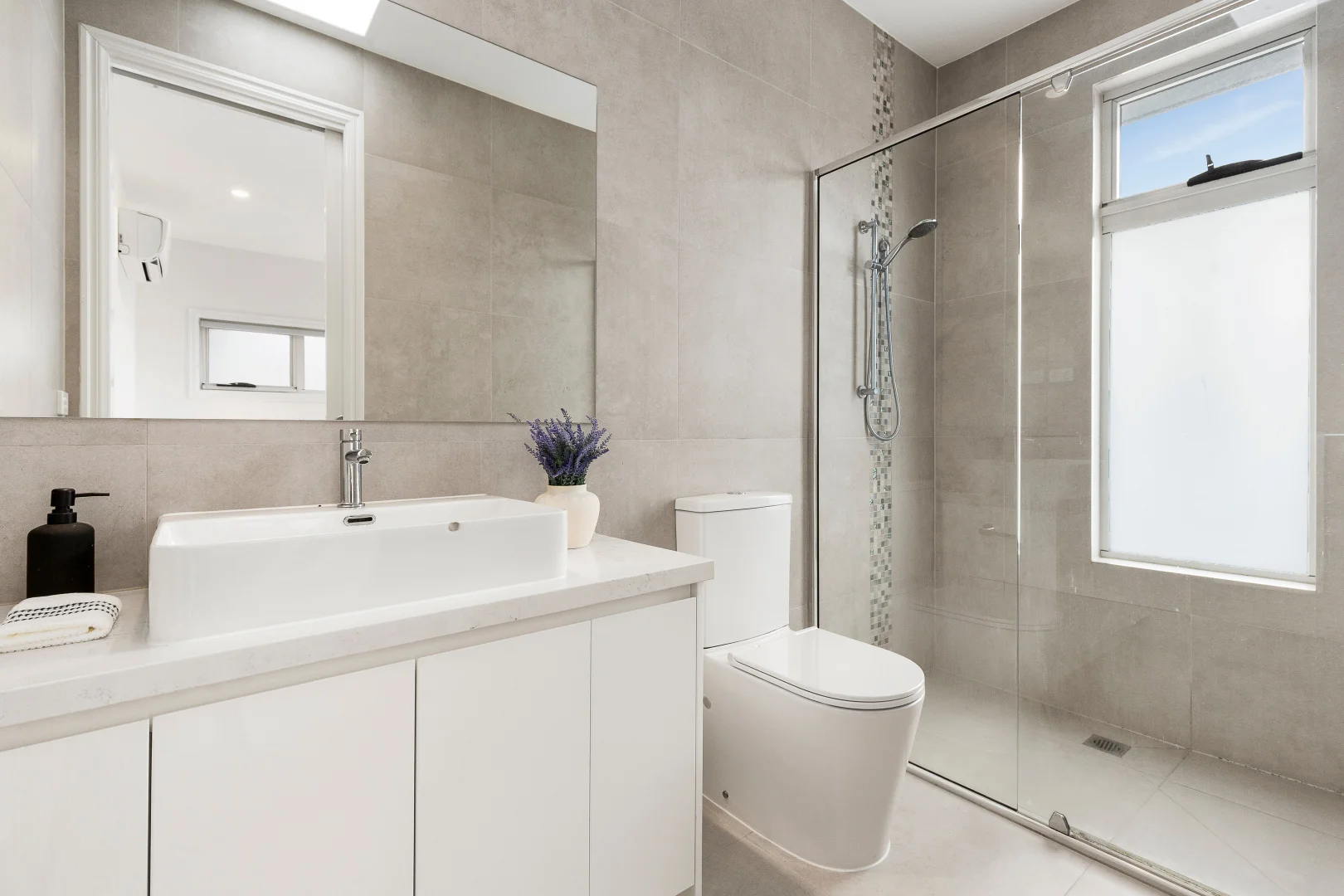Additional image 7 of 2/26 Oakes Avenue, Clayton South VIC 3169