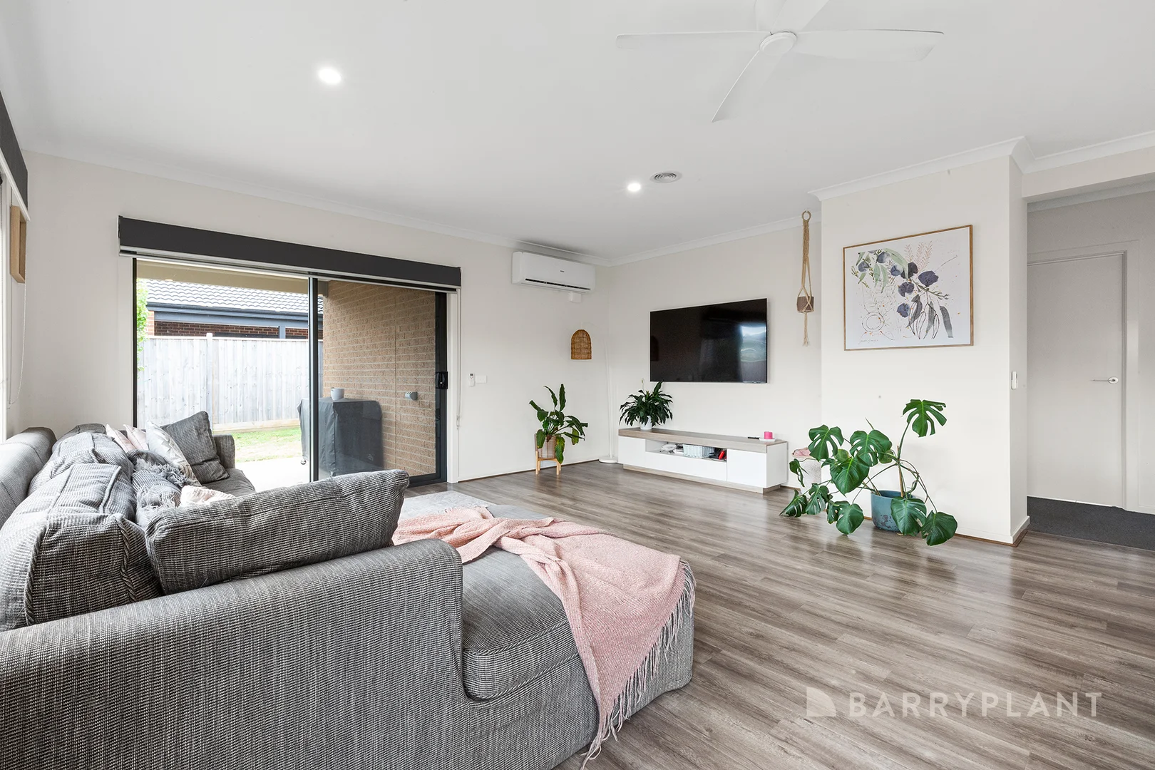 10 County Drive, Drouin VIC 3818 photo 5