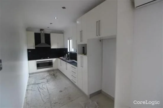 4 LOSCOE ST, Fairfield NSW 2165 photo 2