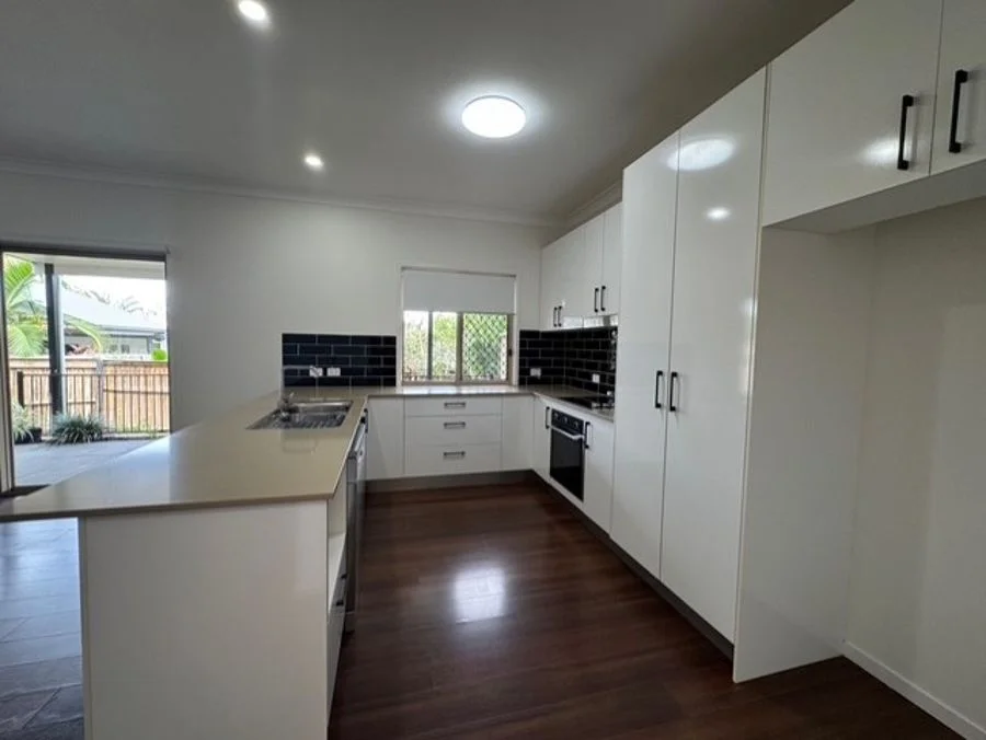 Additional image 4 of 2/18 Fourth Avenue, Labrador QLD 4215