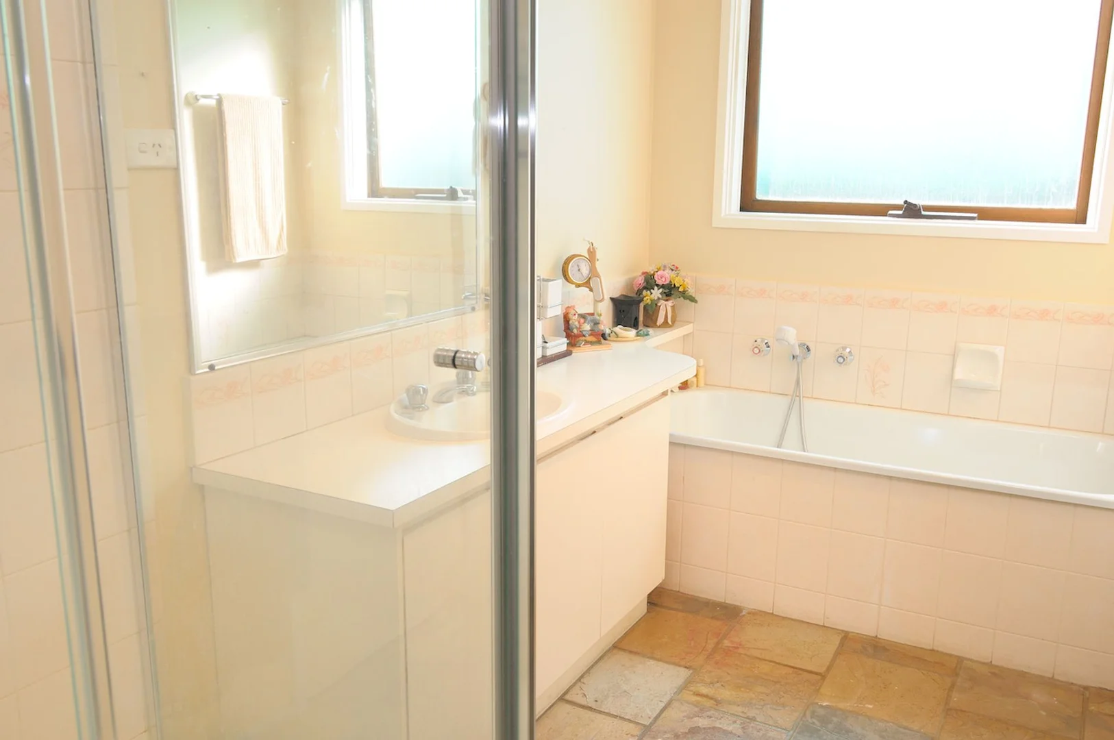 19 Lewisham close, Hampton Park VIC 3976 photo 5