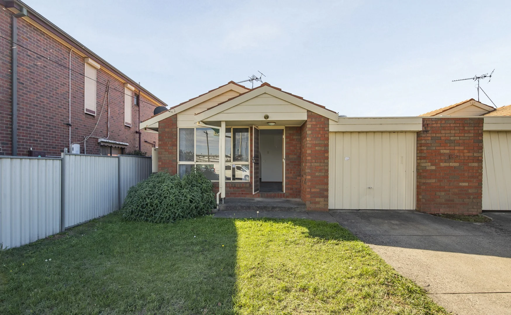 2/808 La Trobe Street, Redan VIC 3350