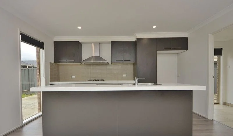 42 Kinglake Drive, Manor Lakes VIC 3024 photo 2