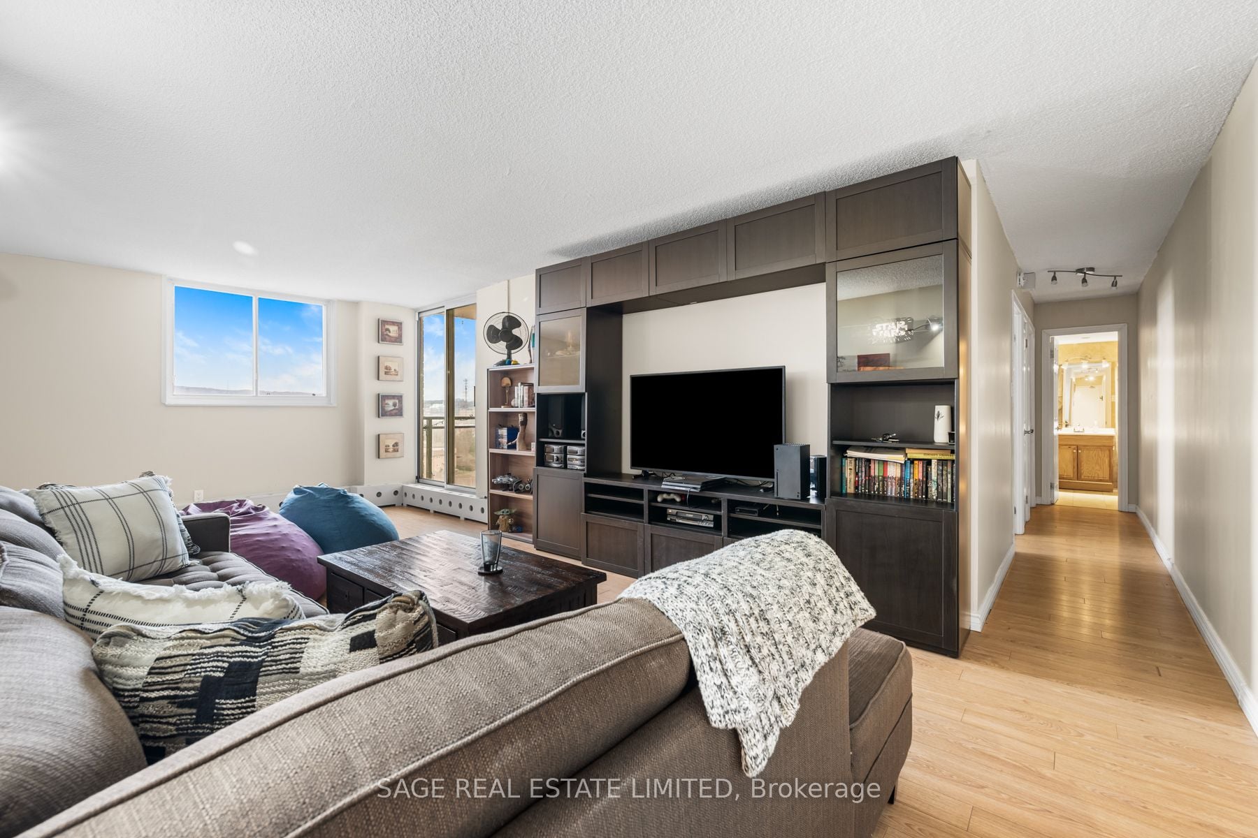 802-975 Warwick Court, Burlington, ON, L7T 3Z7