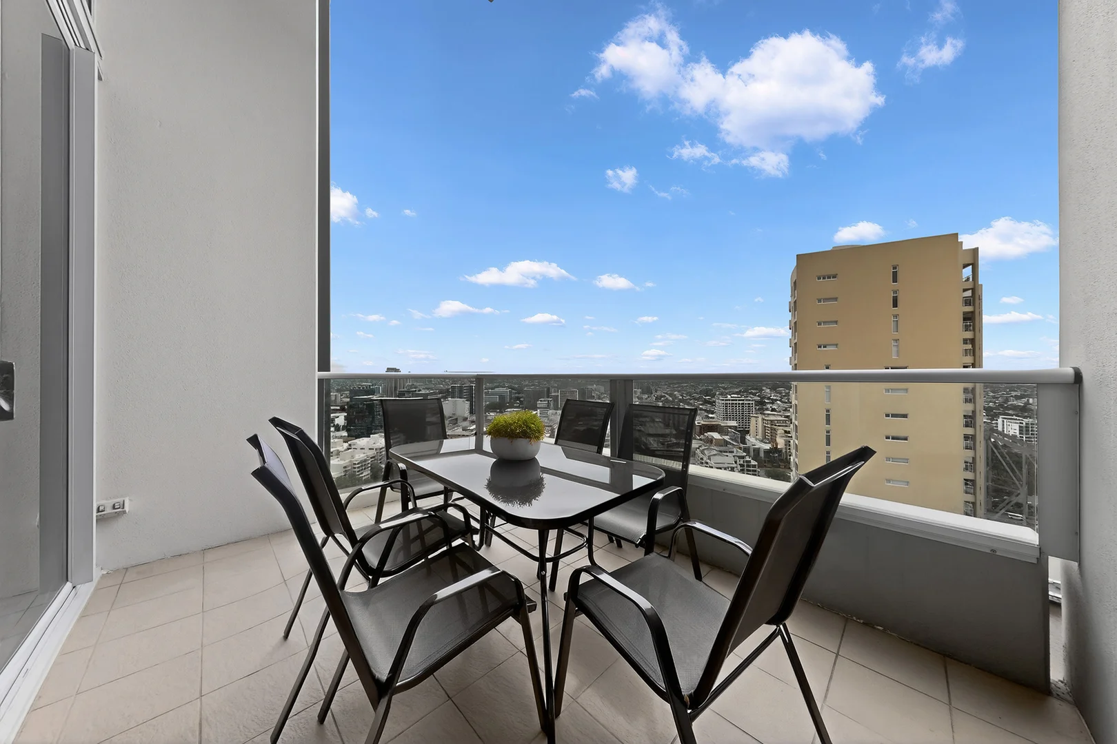 344/30 Macrossan Street, Brisbane City QLD 4000 photo 4