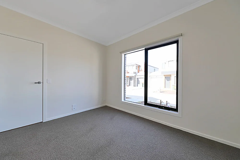 34 Hanford Lane, Wallan VIC 3756 photo 2