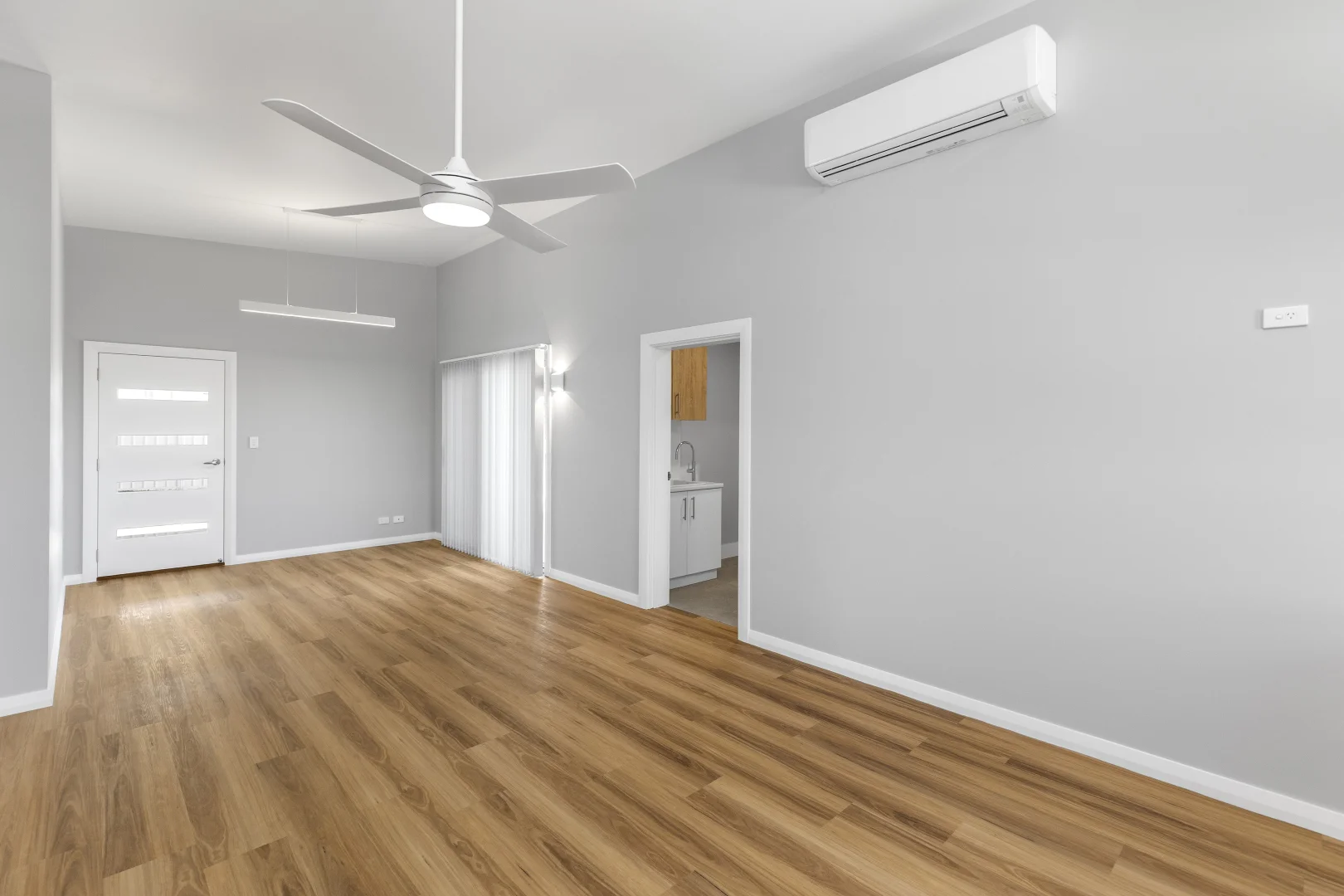 2/52 Main Street, Junee NSW 2663 photo 5