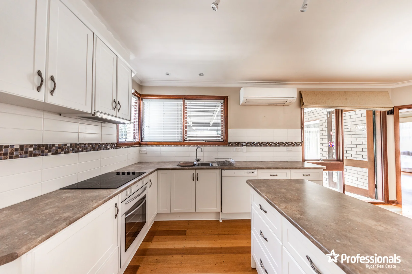 Additional image 7 of 2 Musk Ct, Melton VIC 3337