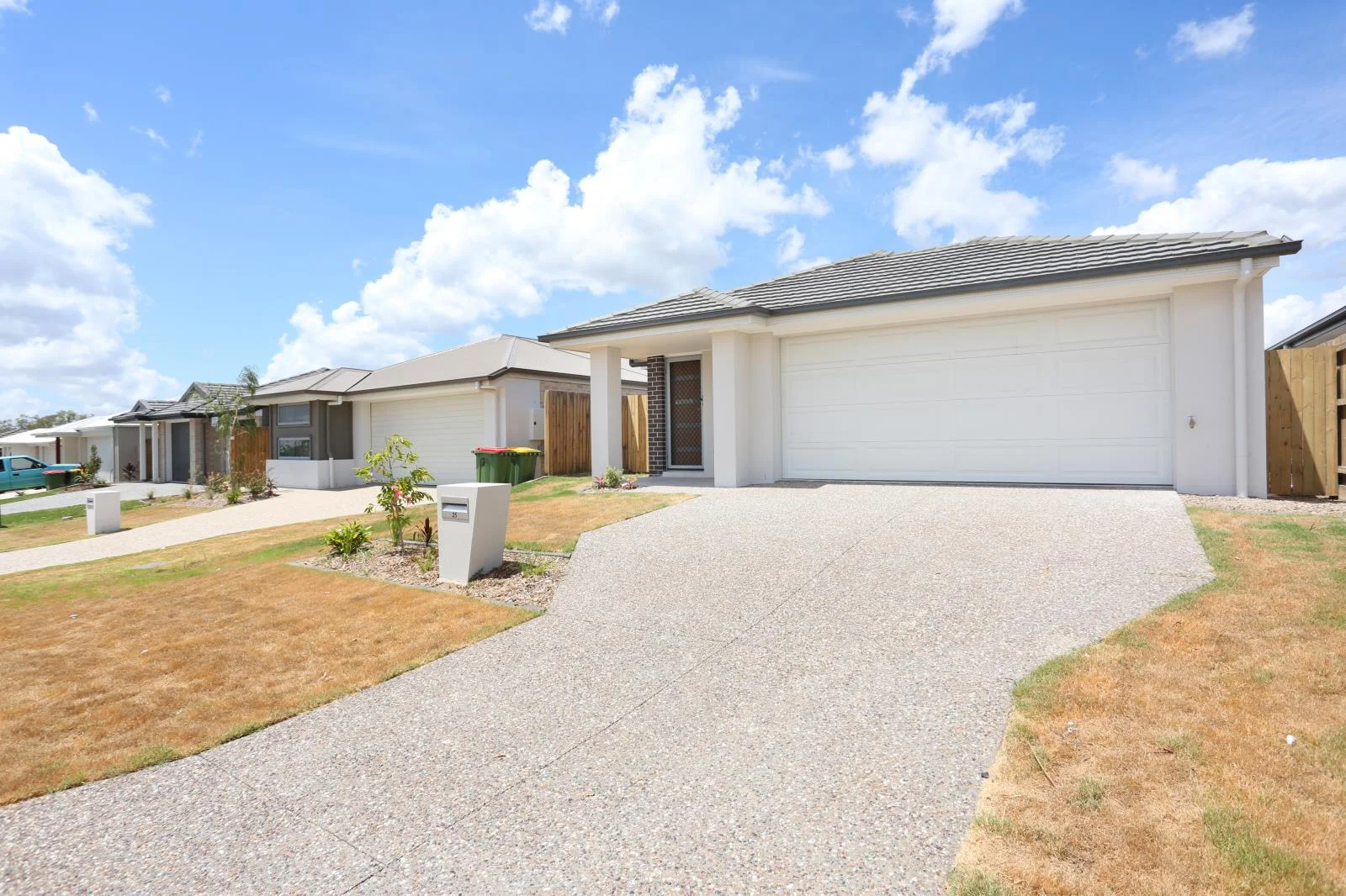 25 Isla Street, Park Ridge QLD 4125