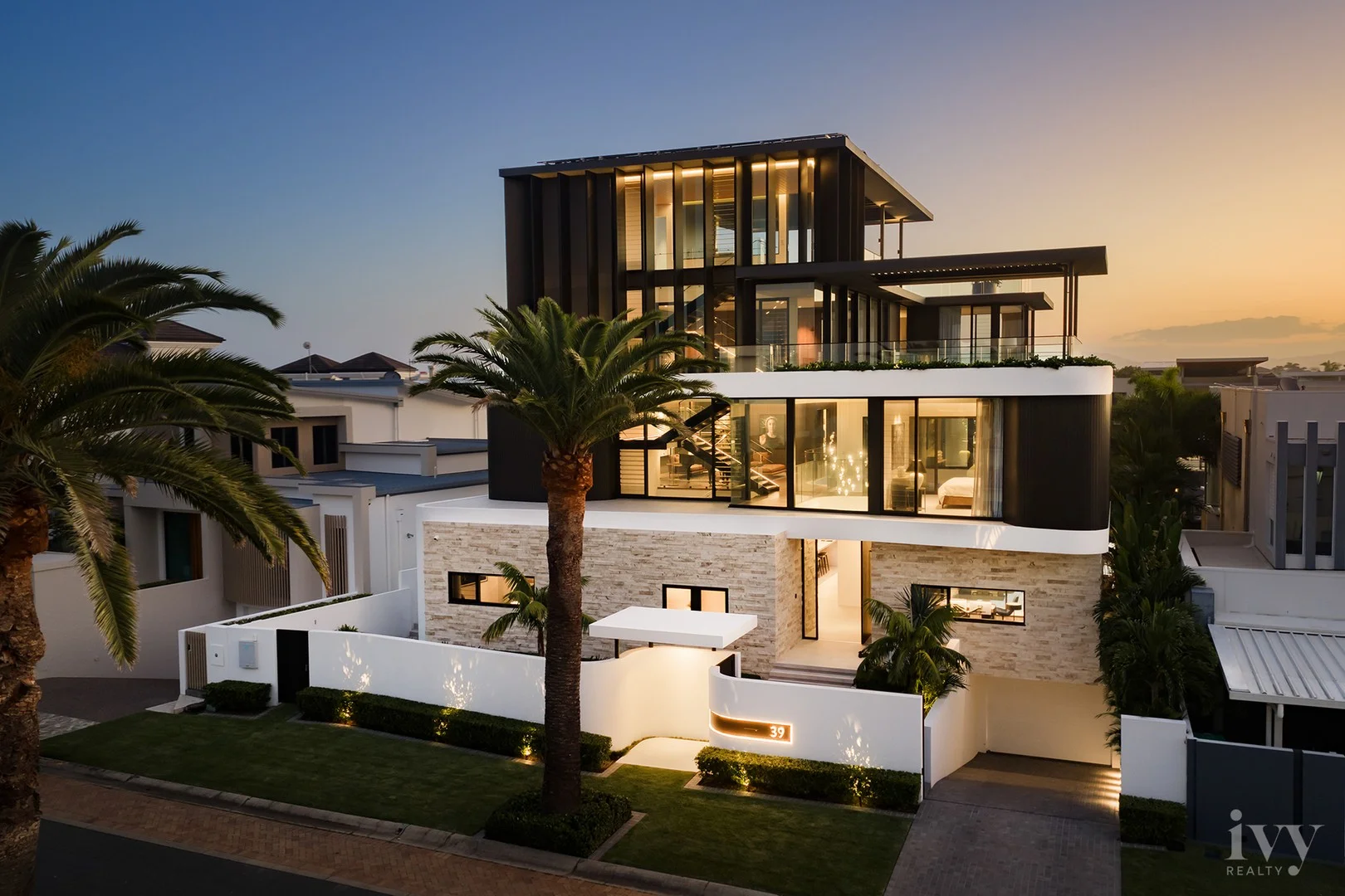 39 Knightsbridge Parade East, Sovereign Islands QLD 4216