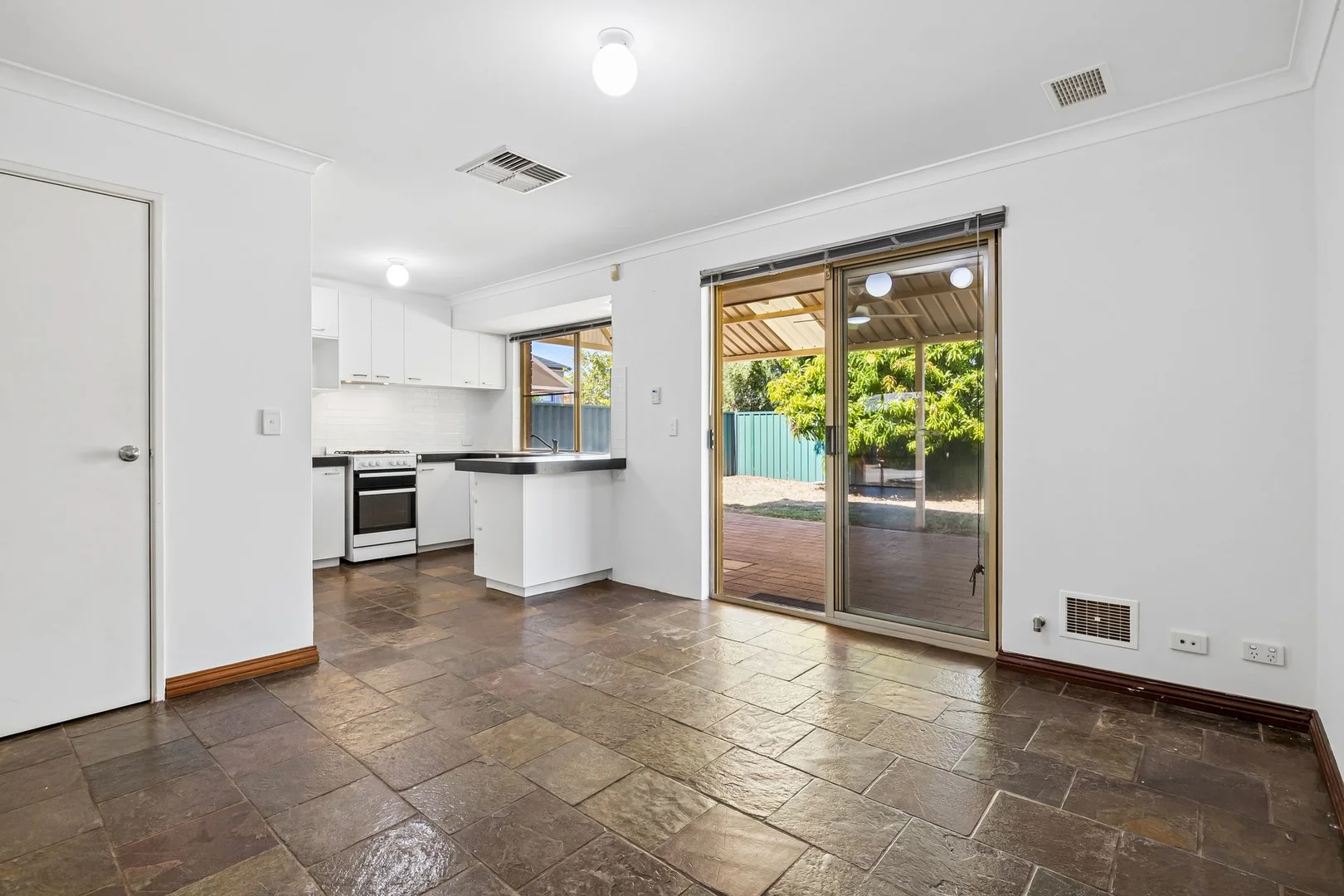 Additional image 6 of 4/116 Centre St, Queens Park WA 6107