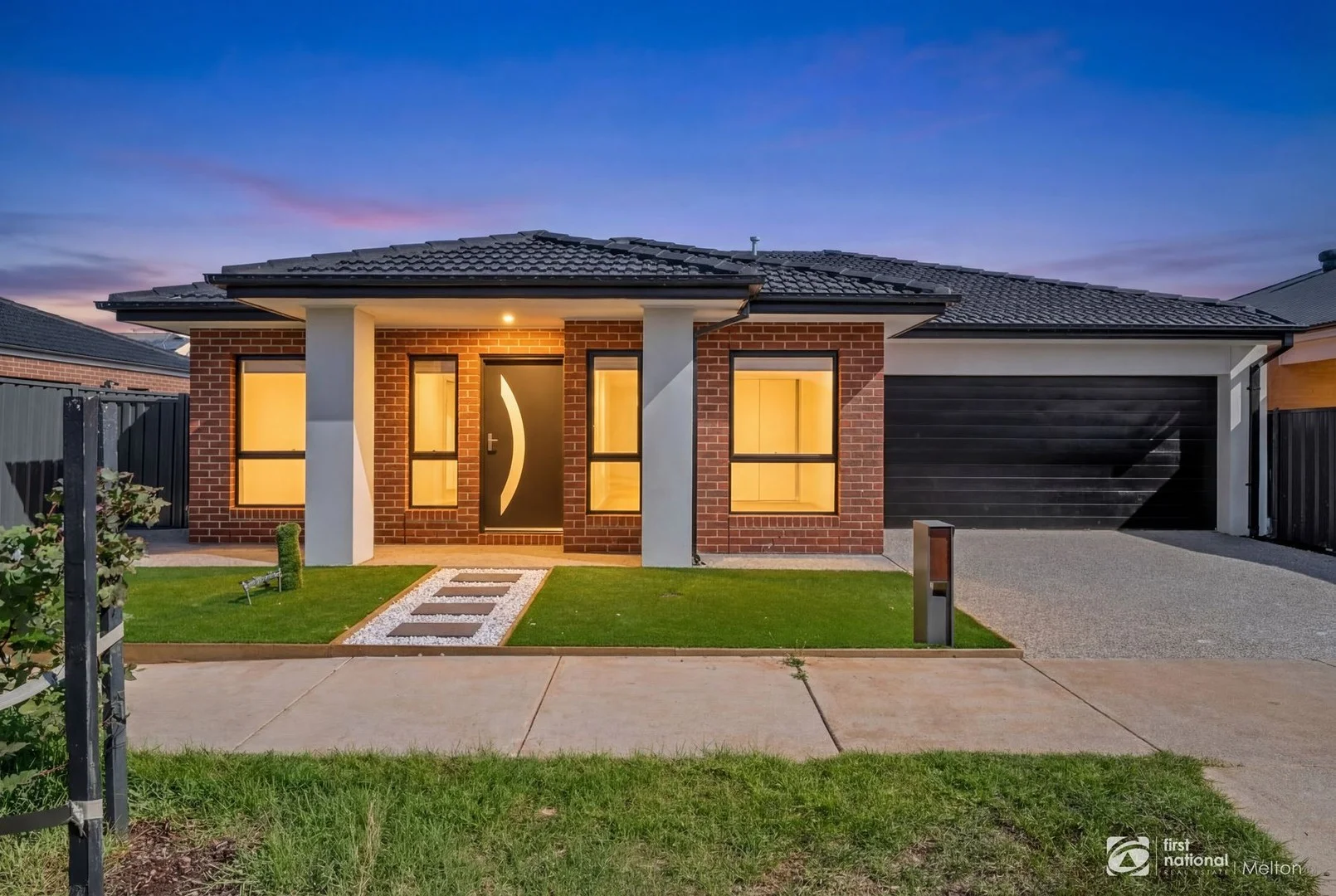 21 HANOVER CIRCUIT, Melton South VIC 3338
