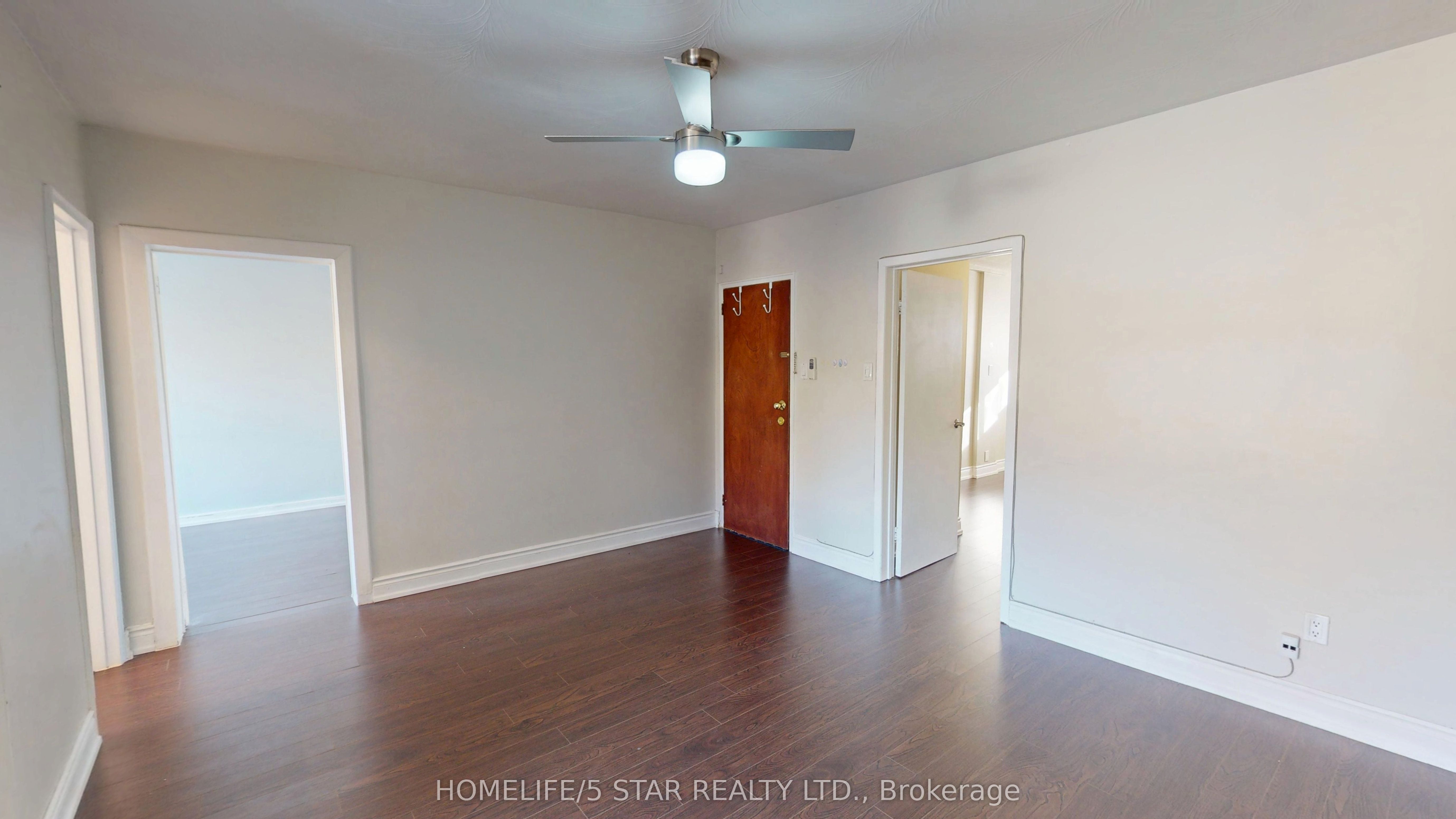 Additional image 4 of 6-52 Waniska Avenue, Toronto, ON, M8Y 1P9