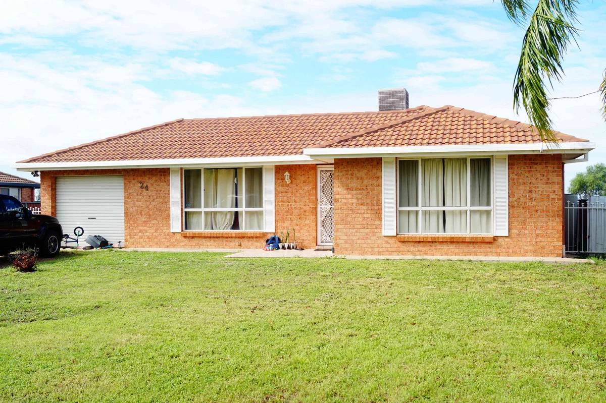 24 Loren Avenue, Moree NSW 2400