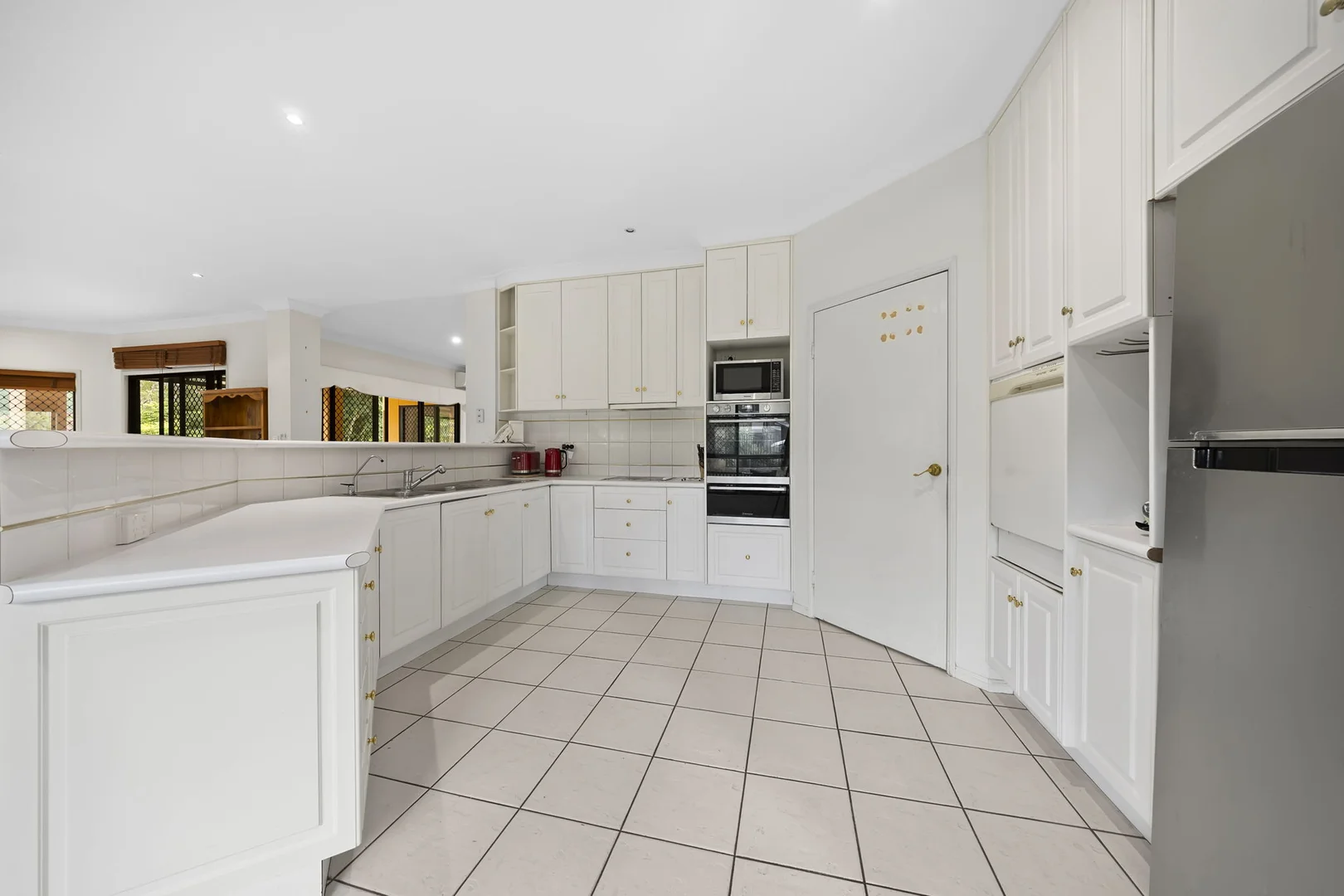11 Brighton Parade, Forest Lake QLD 4078 photo 5