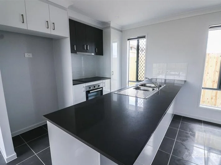 76 McKinnon Drive, Yarrabilba QLD 4207 photo 3