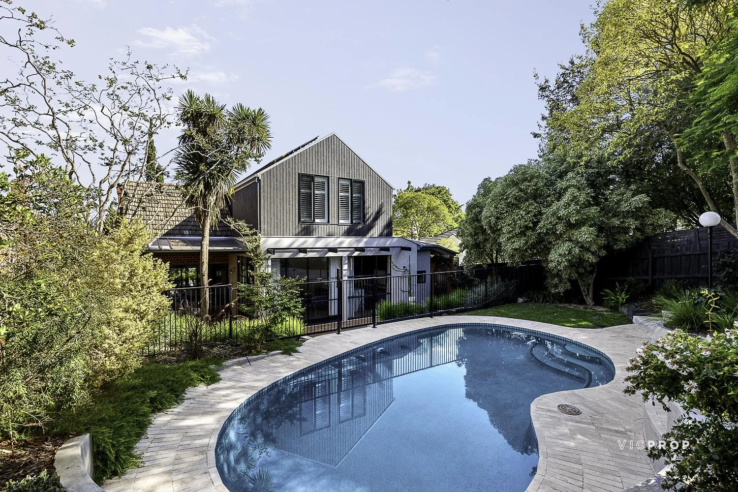 43 Thoresby Grove, Ivanhoe VIC 3079