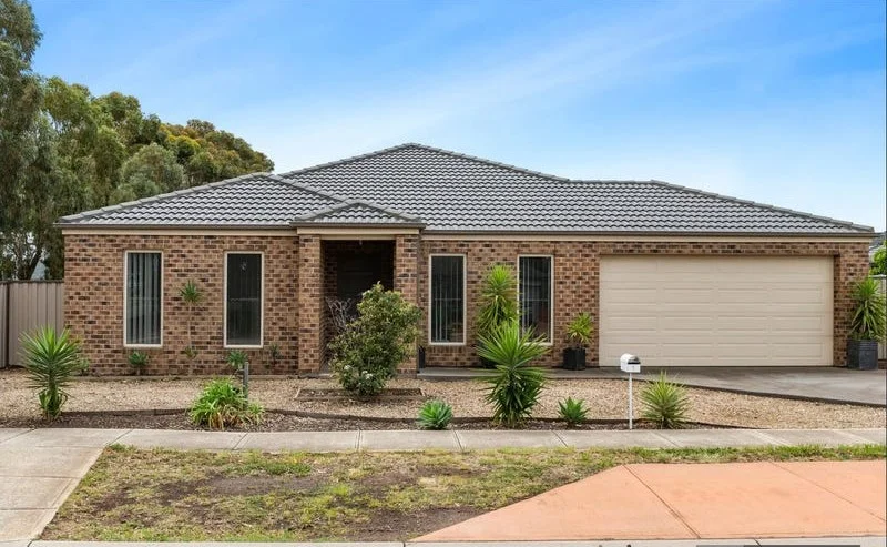 1 St Laurent Boulevard, Point Cook VIC 3030