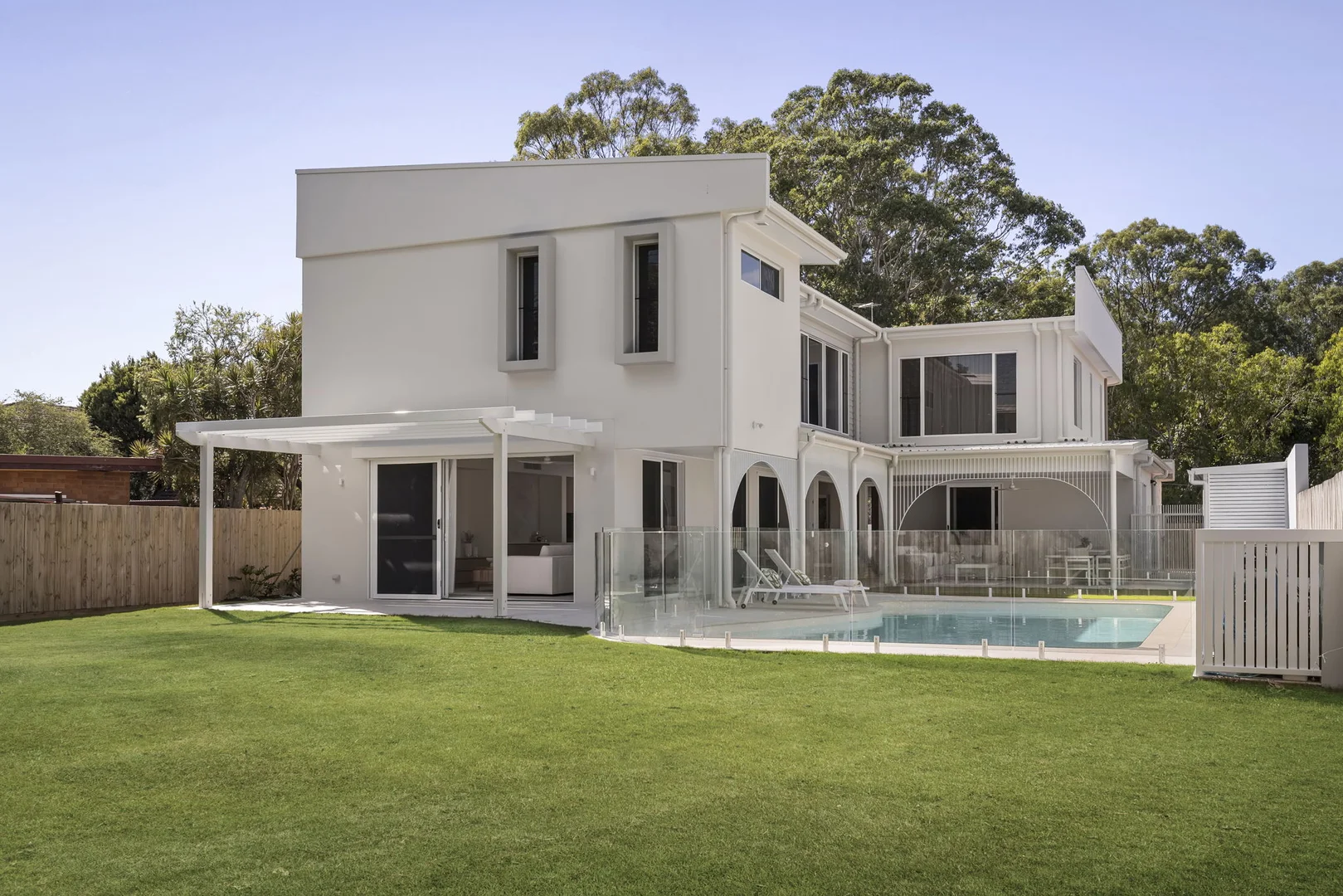 33 Roger Street, Birkdale QLD 4159 photo 3