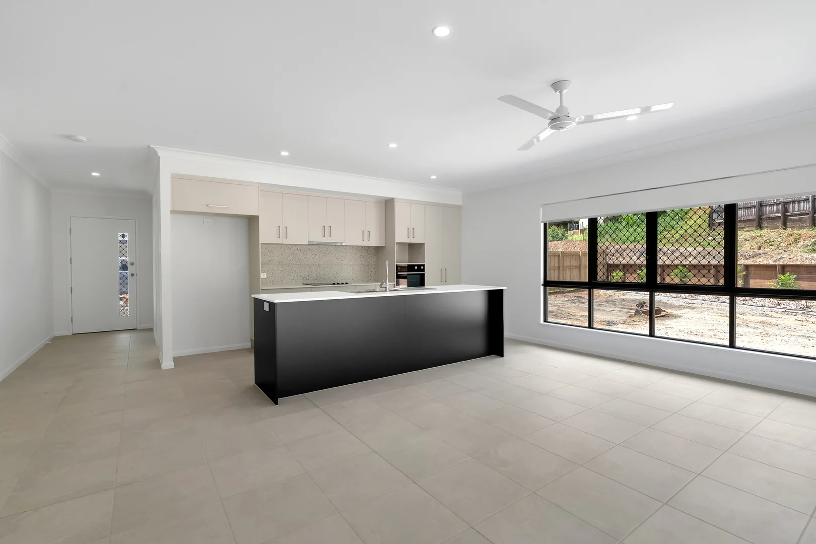 1/4 Xavier Herbert Drive Drive, Redlynch QLD 4870 photo 3