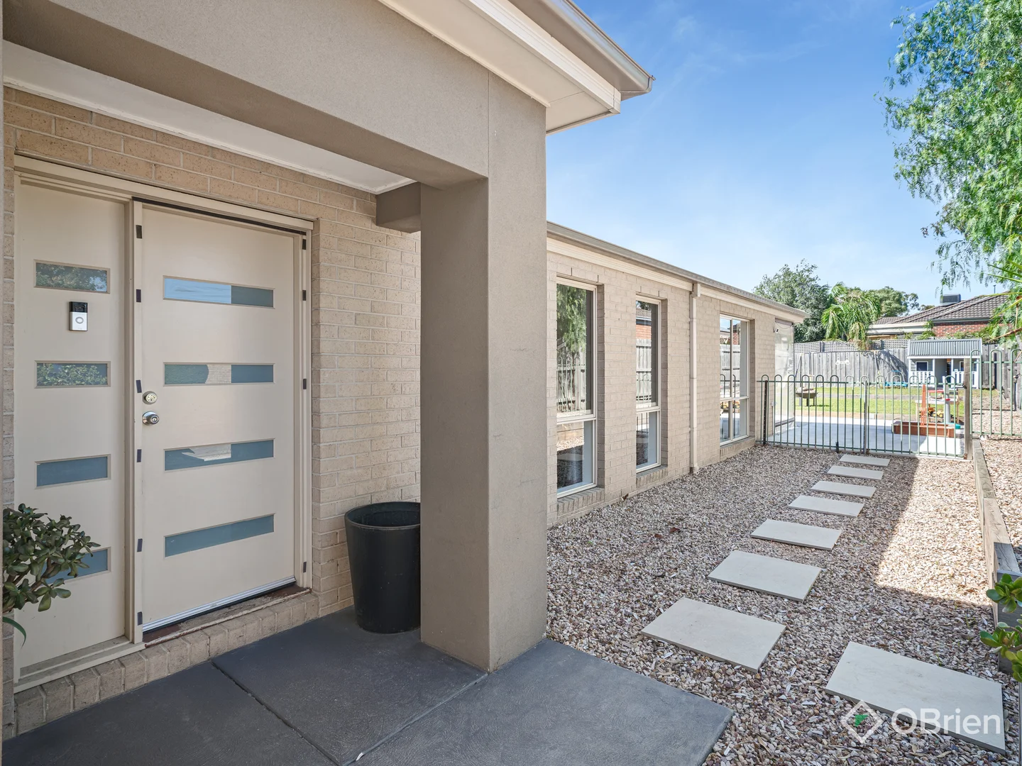 4 Reece Court, Carrum Downs VIC 3201 photo 2