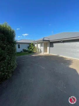 8 Dr King Close, Moruya NSW 2537