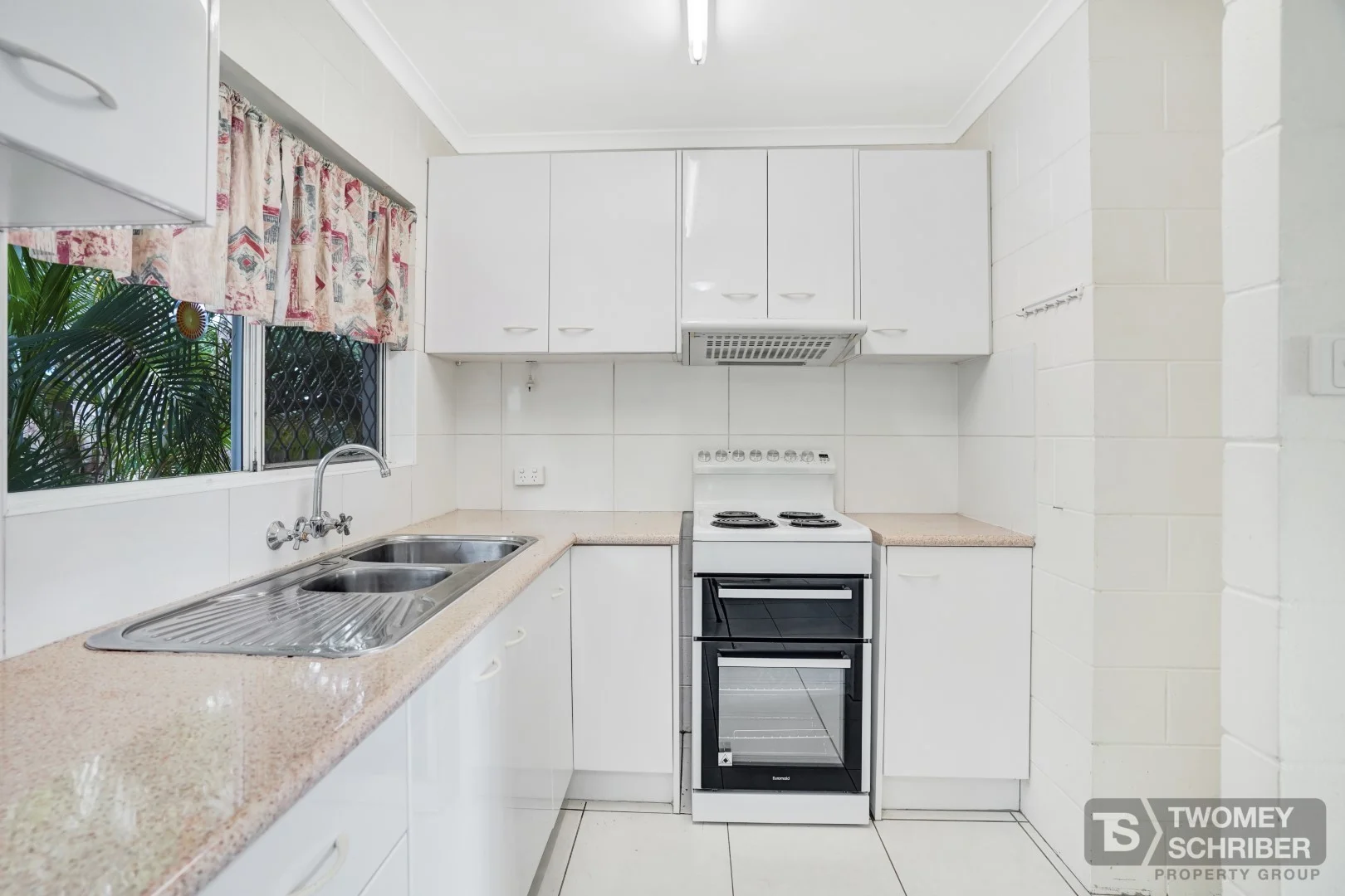Additional image 3 of 28 Oleander Street, Holloways Beach QLD 4878