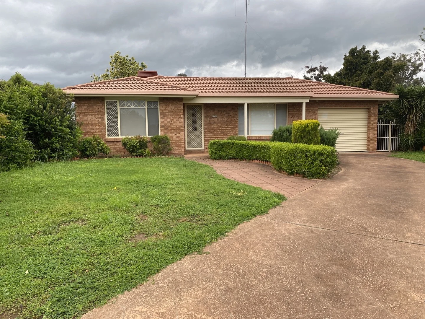 12 Ebelina Crescent, Parkes NSW 2870