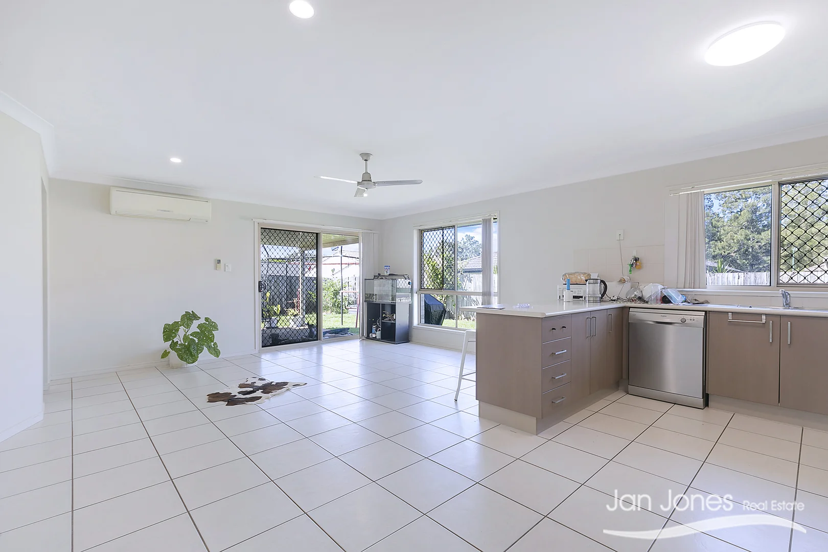 Additional image 2 of 21 Grassdale Crescent, Morayfield QLD 4506