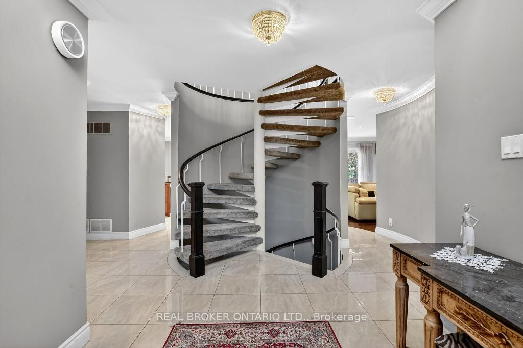 Additional image 5 of 2145 Oneida Crescent, Mississauga, ON, L5C 1V7