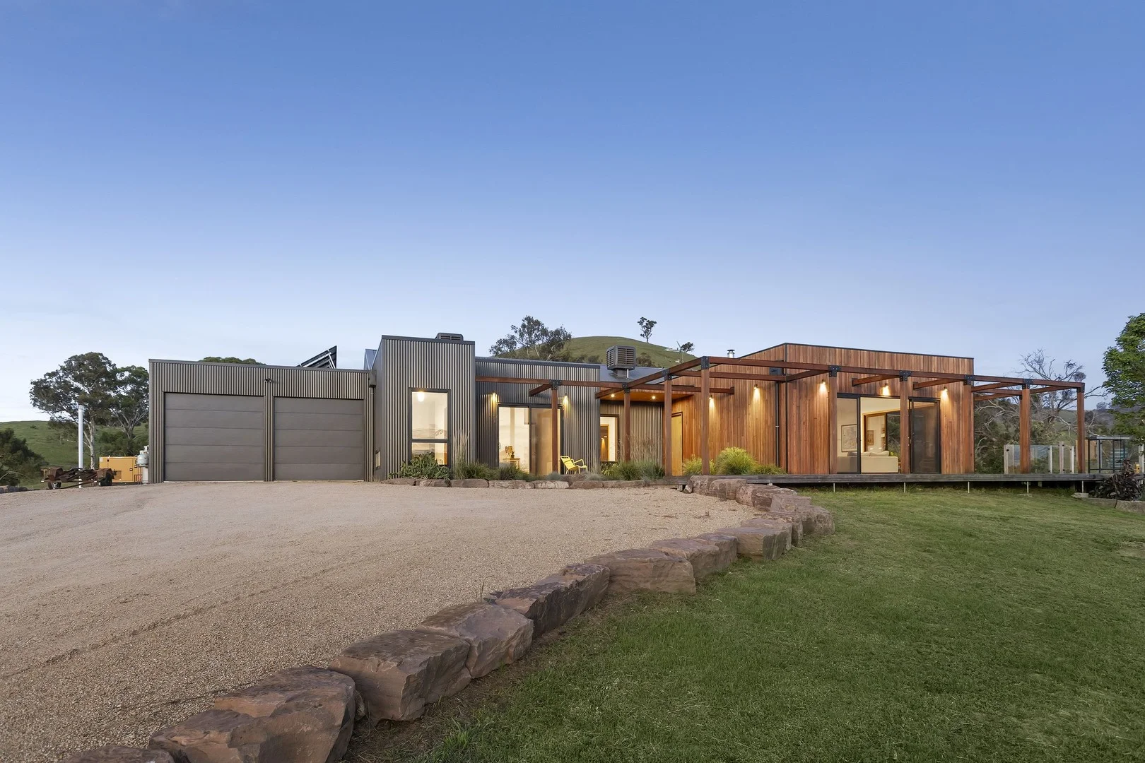 606 Monkey Gully Road, Mansfield VIC 3722 photo 2
