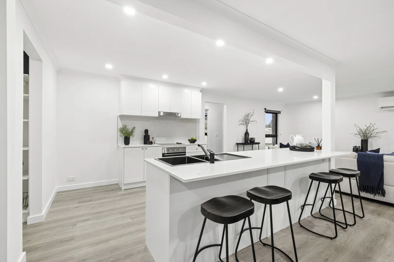 4/31 Worcester Road, Gisborne VIC 3437 photo 3