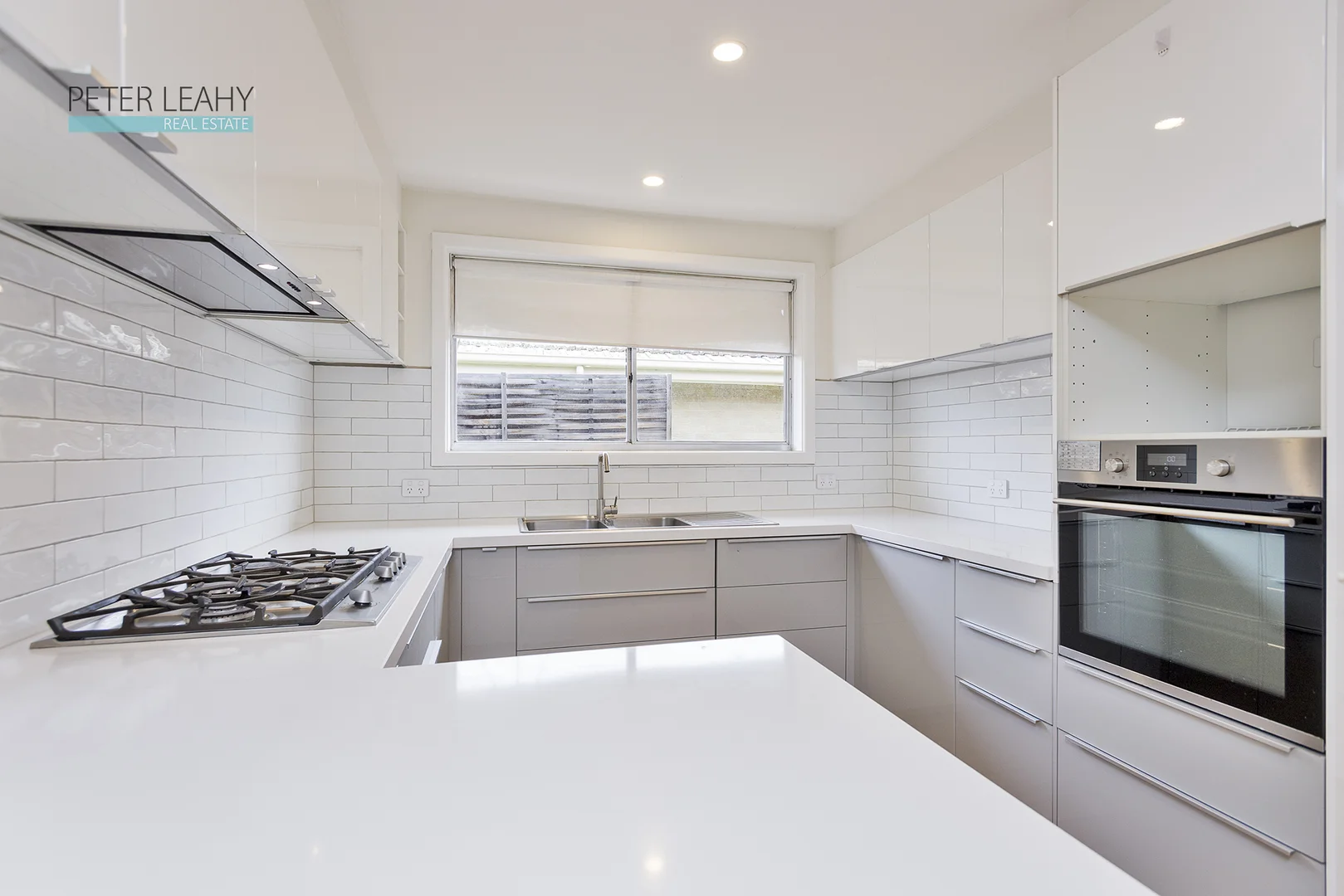 40 Sandhurst Cr, Bundoora VIC 3083 photo 2