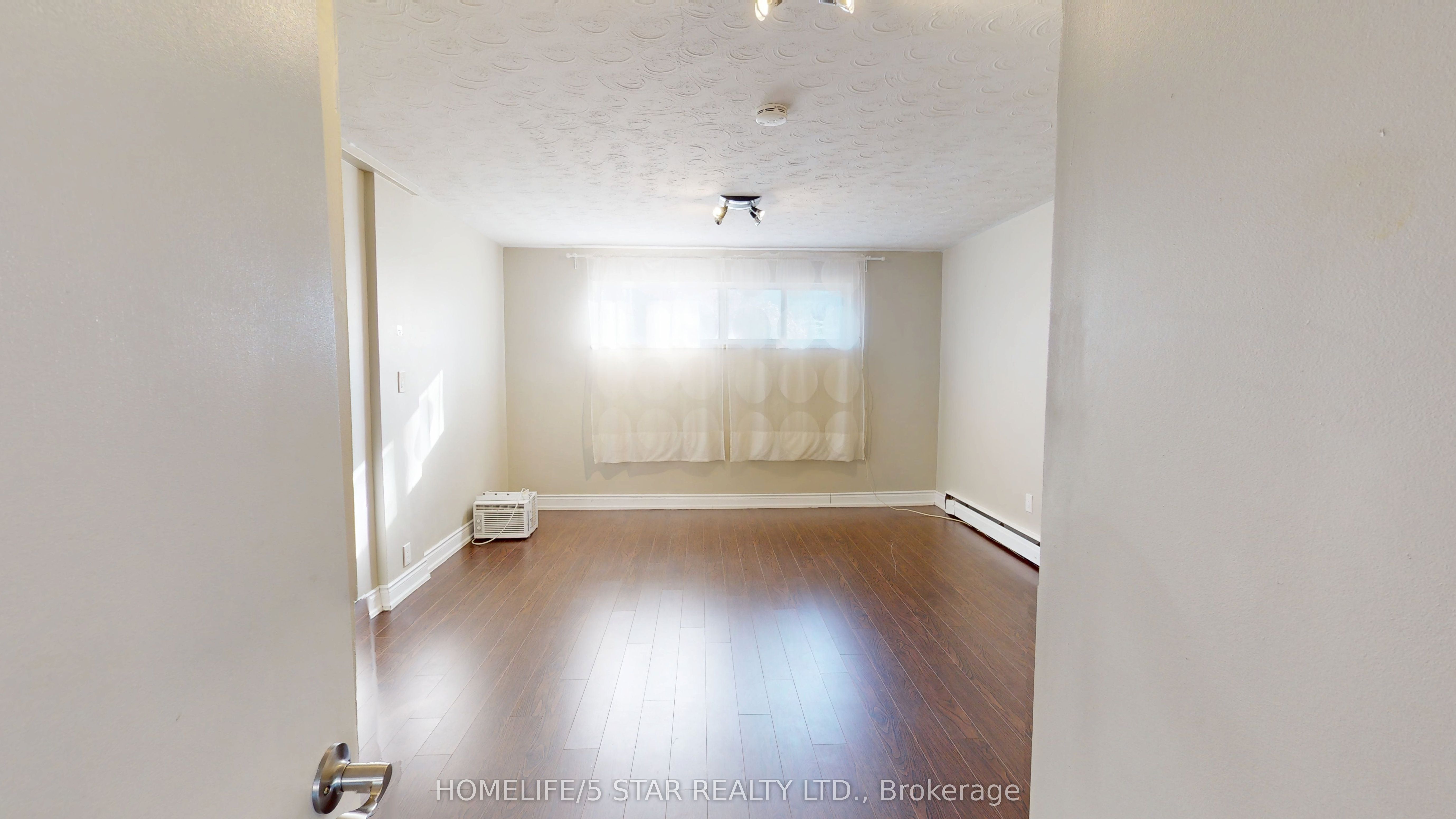 Additional image 6 of 6-52 Waniska Avenue, Toronto, ON, M8Y 1P9