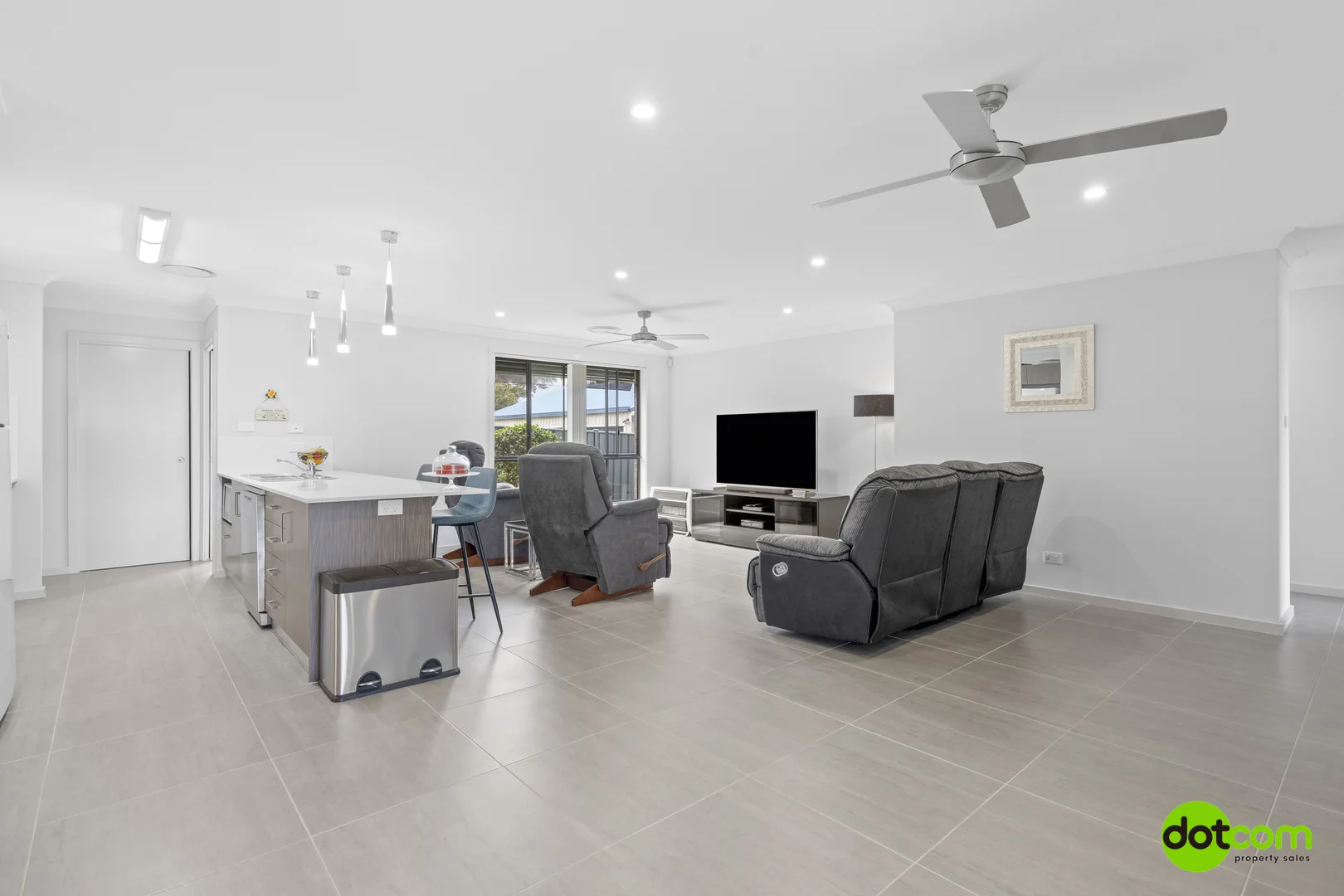 Additional image 3 of 128 Winbin Crescent, Gwandalan NSW 2259