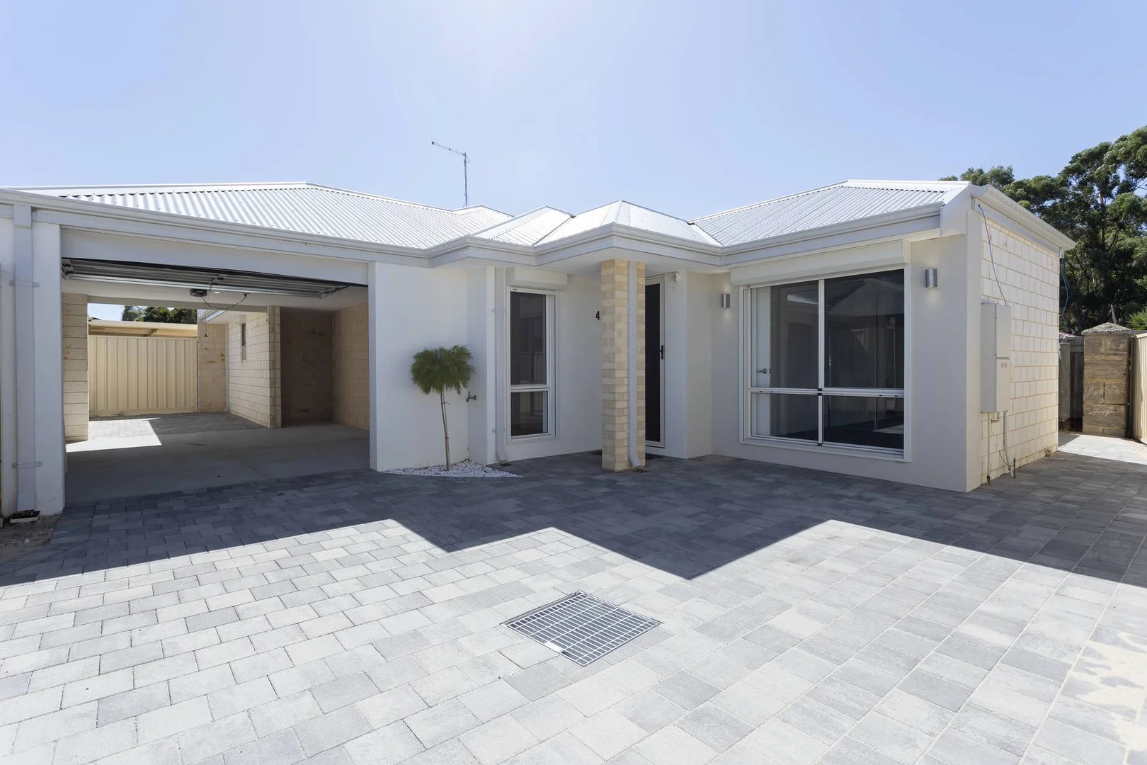 A/4 Woodleigh Gardens, Ballajura WA 6066