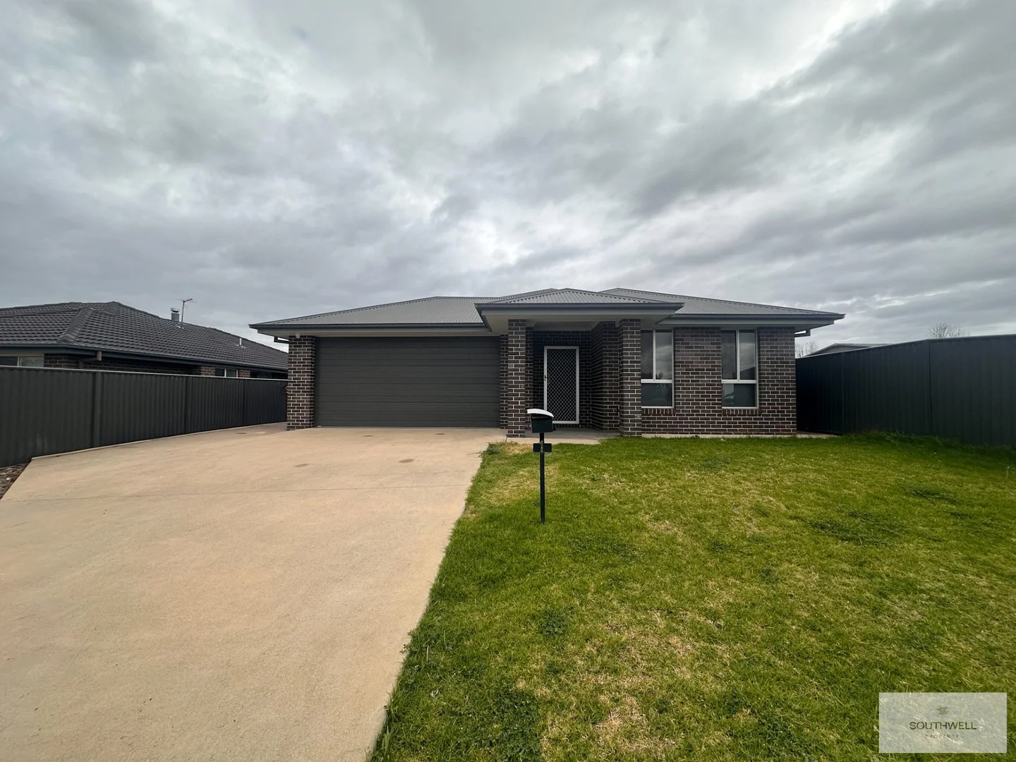 1 Grand Meadows Drive, North Tamworth NSW 2340