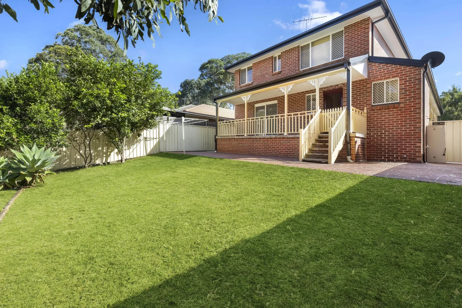 6 Mariala Court, Wattle Grove NSW 2173