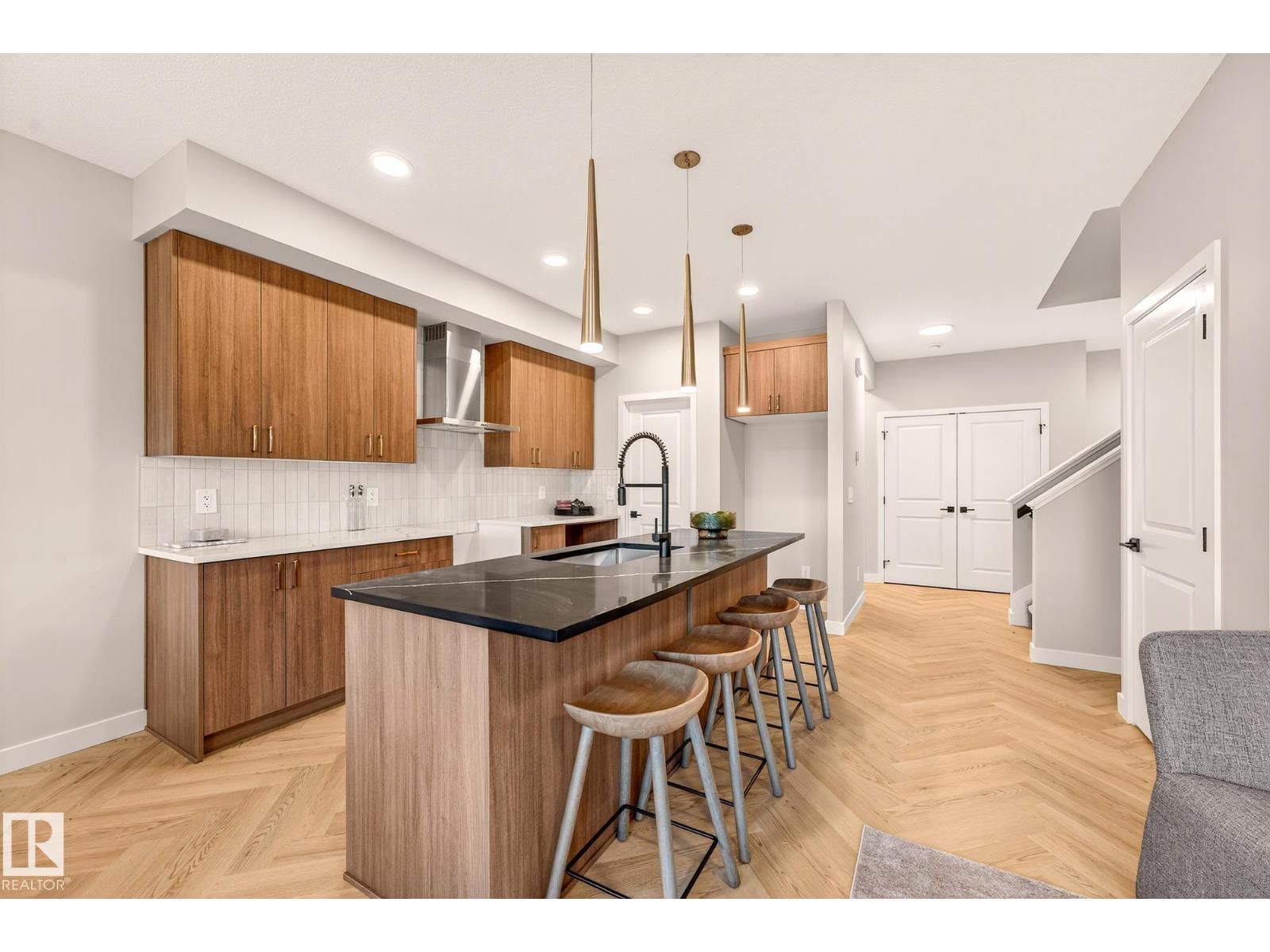 4108 208 Street NW, Edmonton, AB, T6M3E4