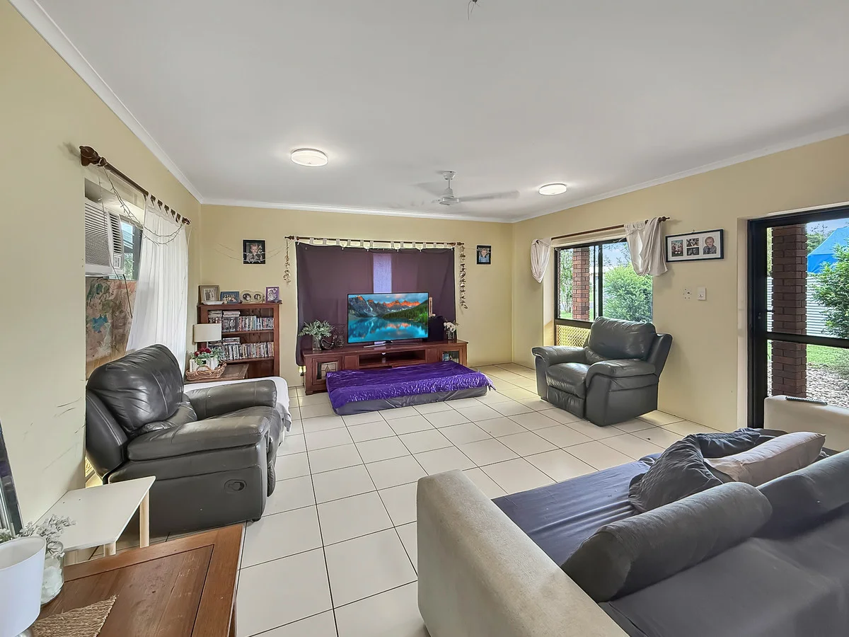 6 Haines Close, Mareeba QLD 4880 photo 2