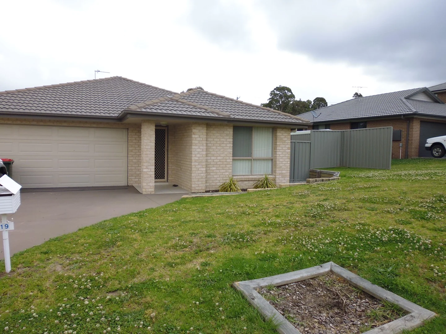 19 Cleveland St, Cameron Park NSW 2285