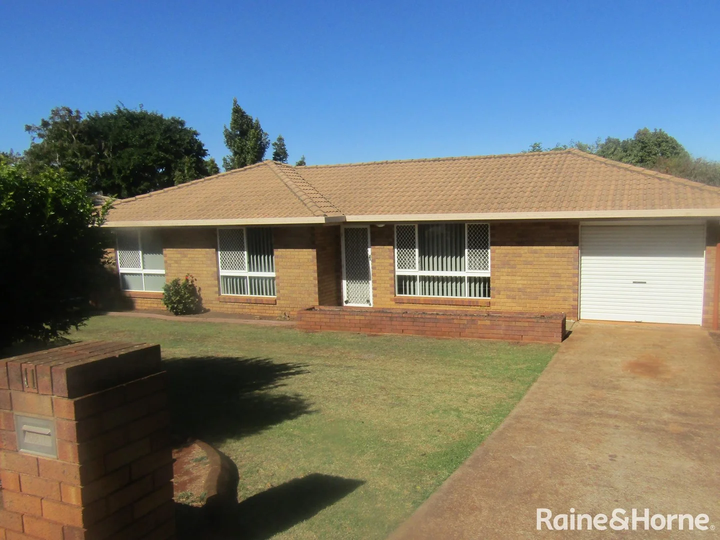 11 Fairview Drive, Kingaroy QLD 4610