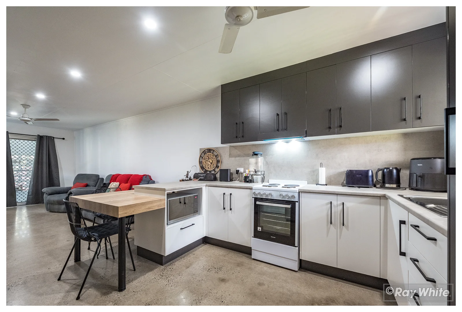 Additional image 3 of Units 1 & 2/321 Blanchfield Street, Koongal QLD 4701