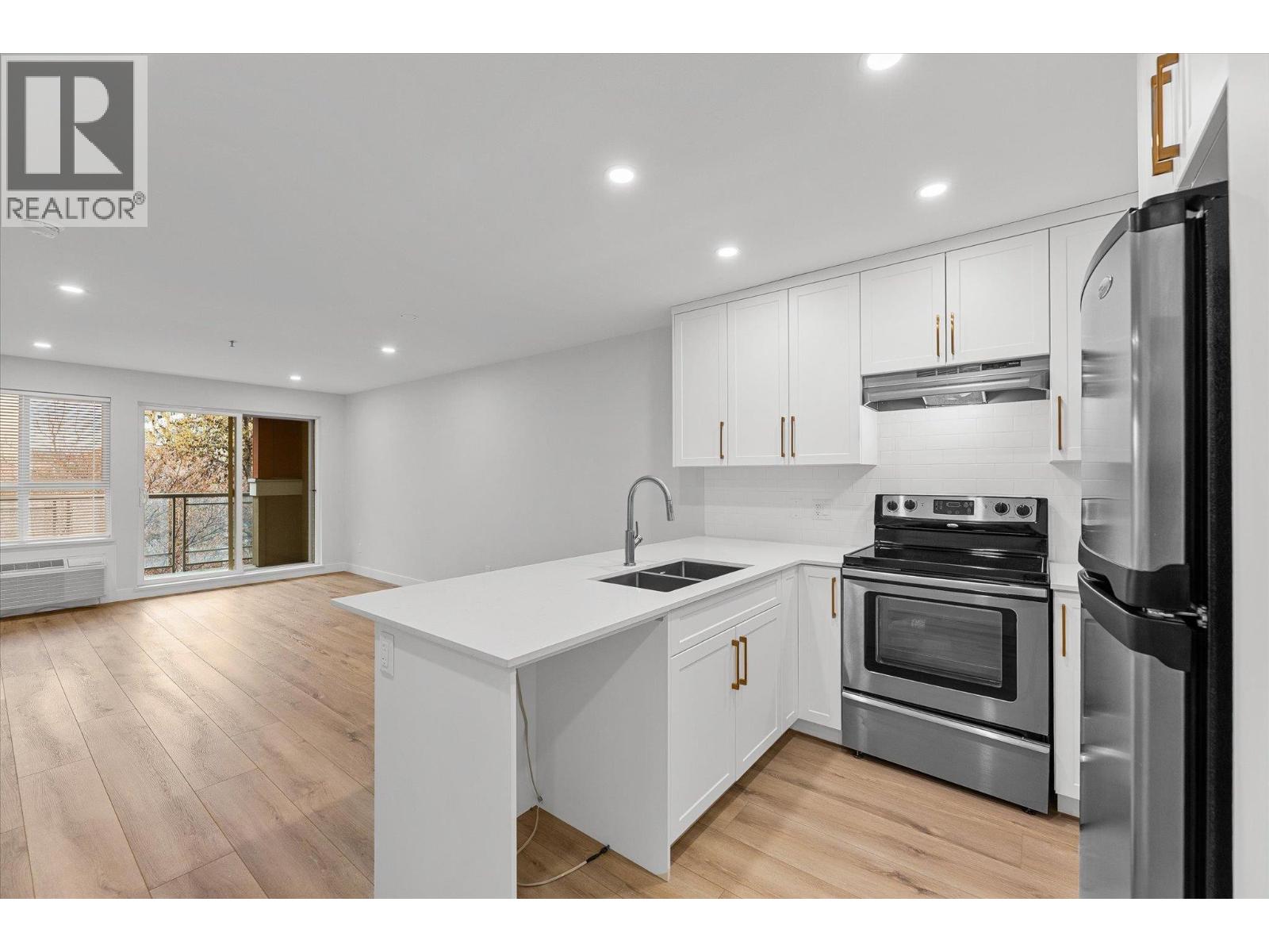 333-1099 Sunset Drive, Kelowna, BC, V1Y9Z2