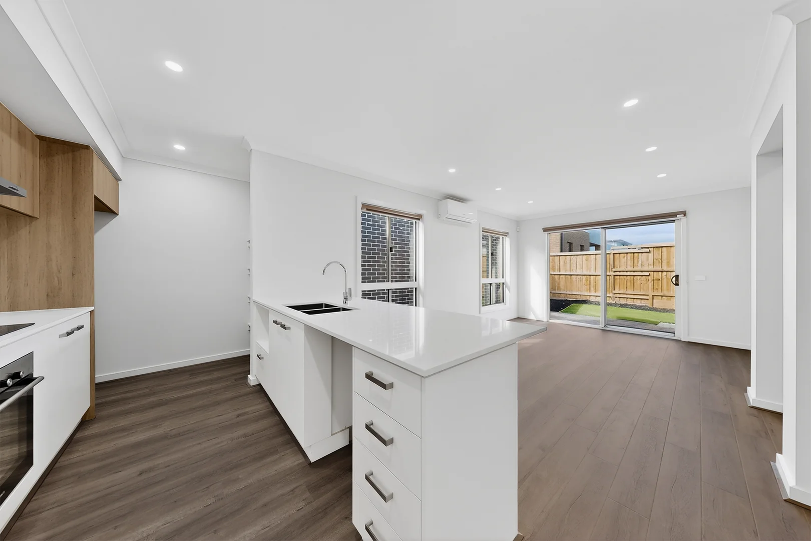 26 Aurora Drive, Cranbourne West VIC 3977 photo 2